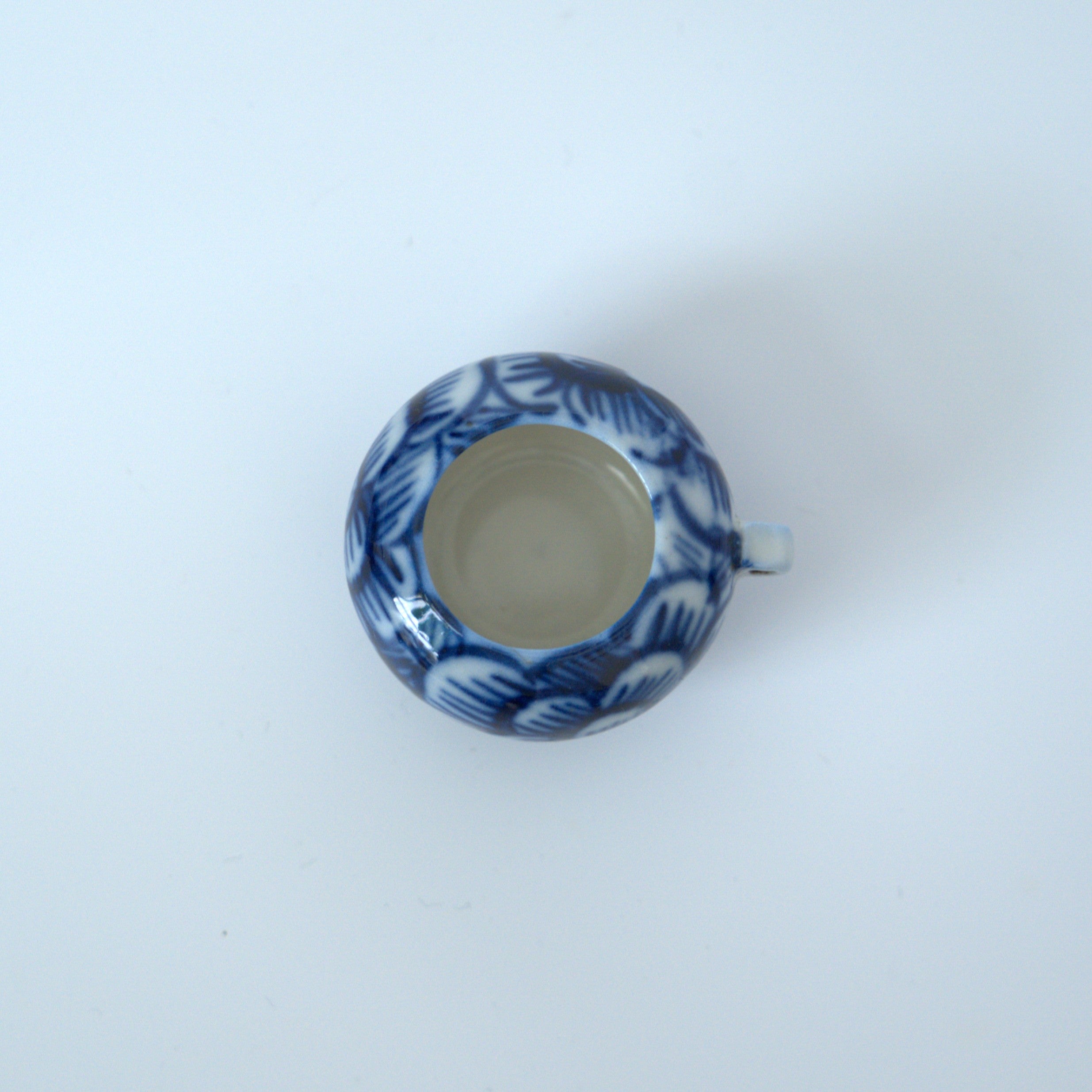 青花牡丹文蓋置①