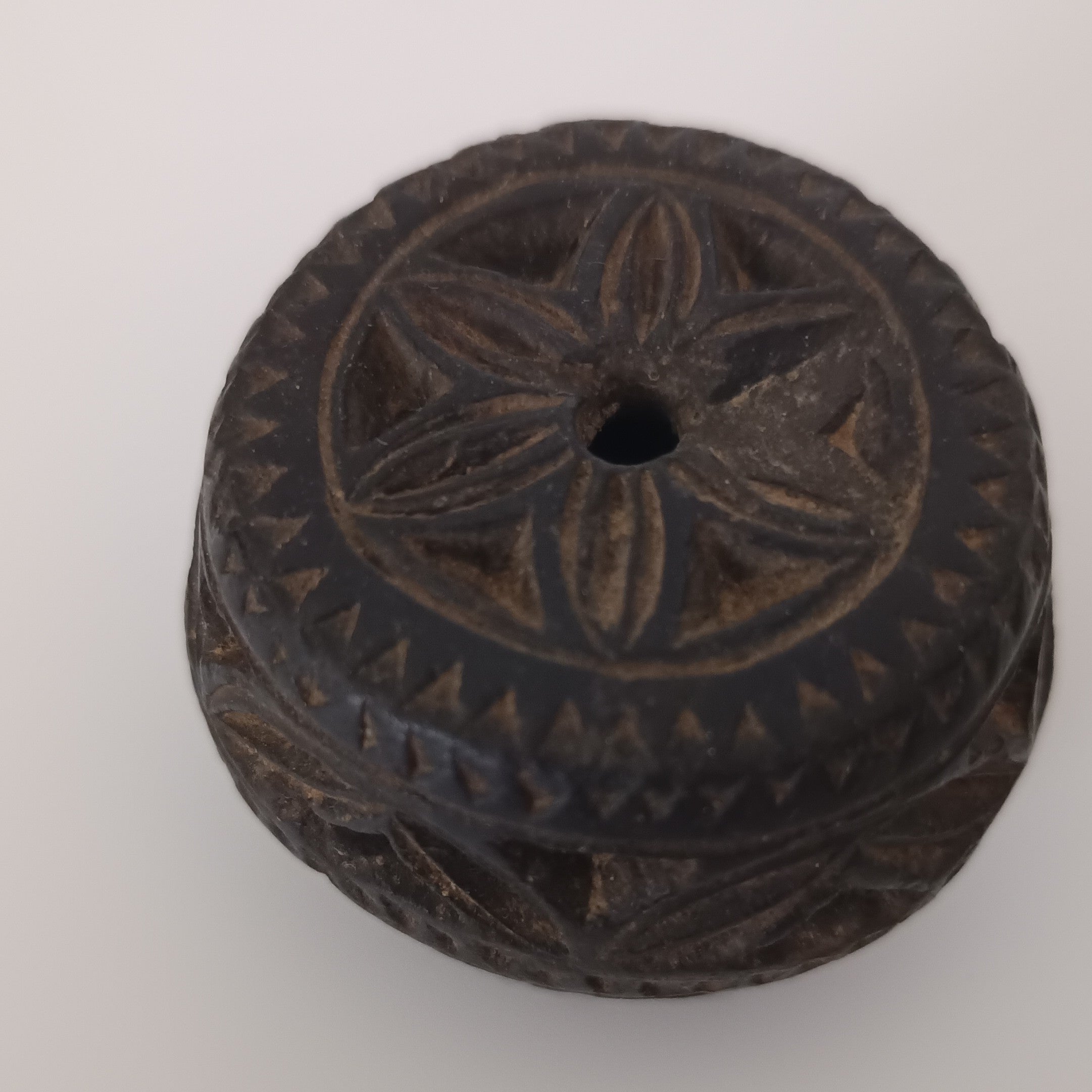 陶製七宝文蓋置 ③