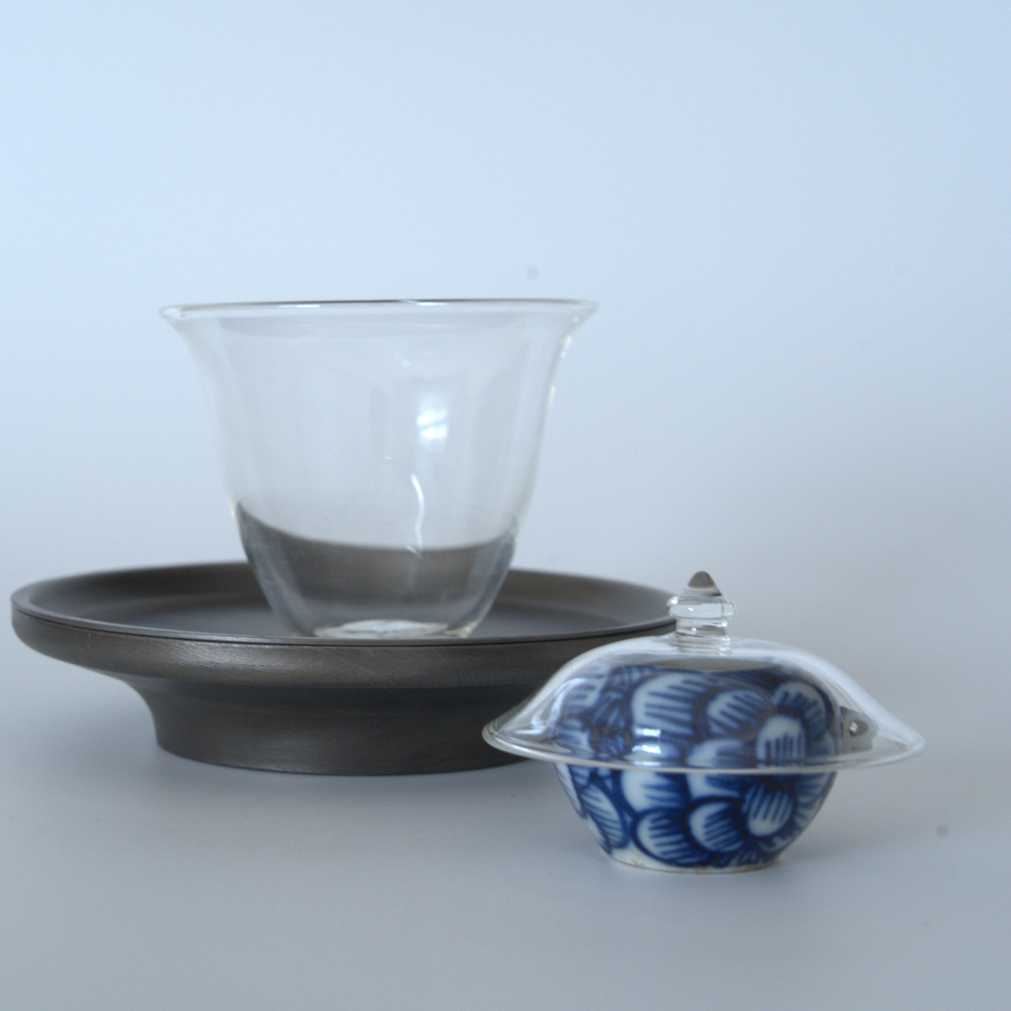 青花牡丹文蓋置①