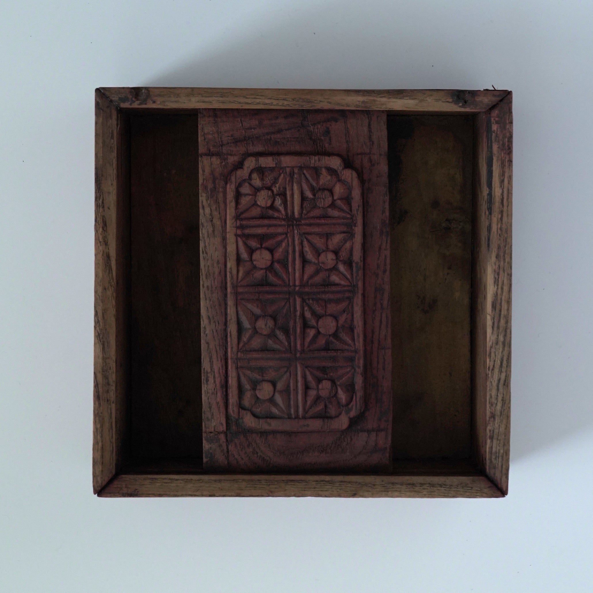 老木彫花卉文木箱