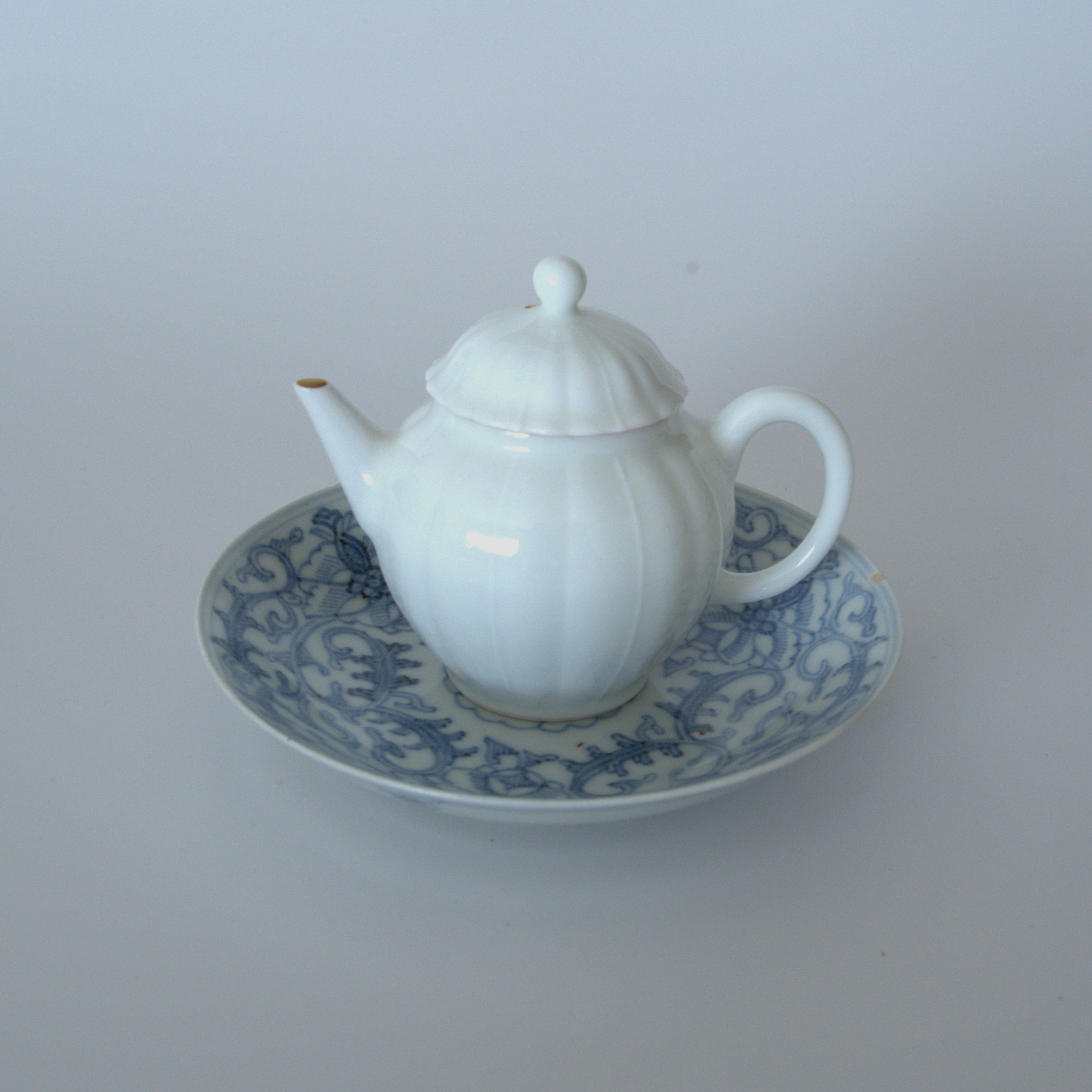 青花蝶恋花文皿③