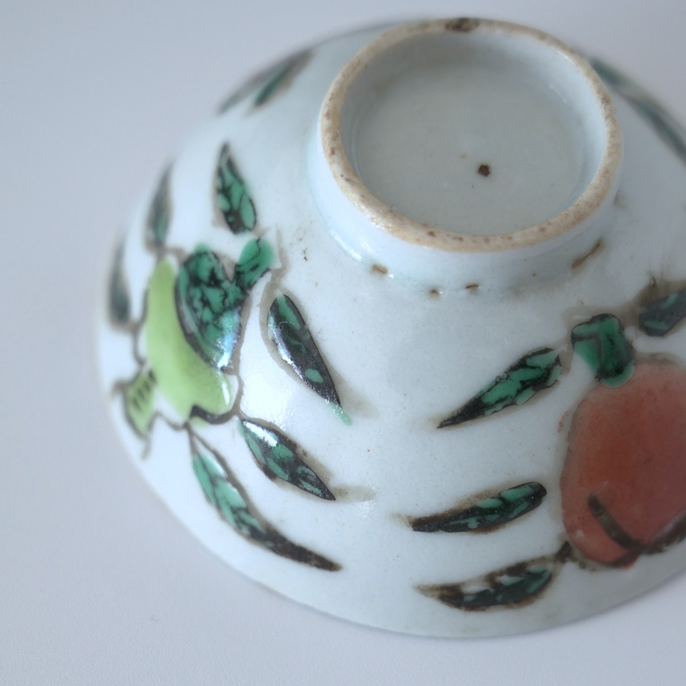 粉彩七宝三多文茶杯①