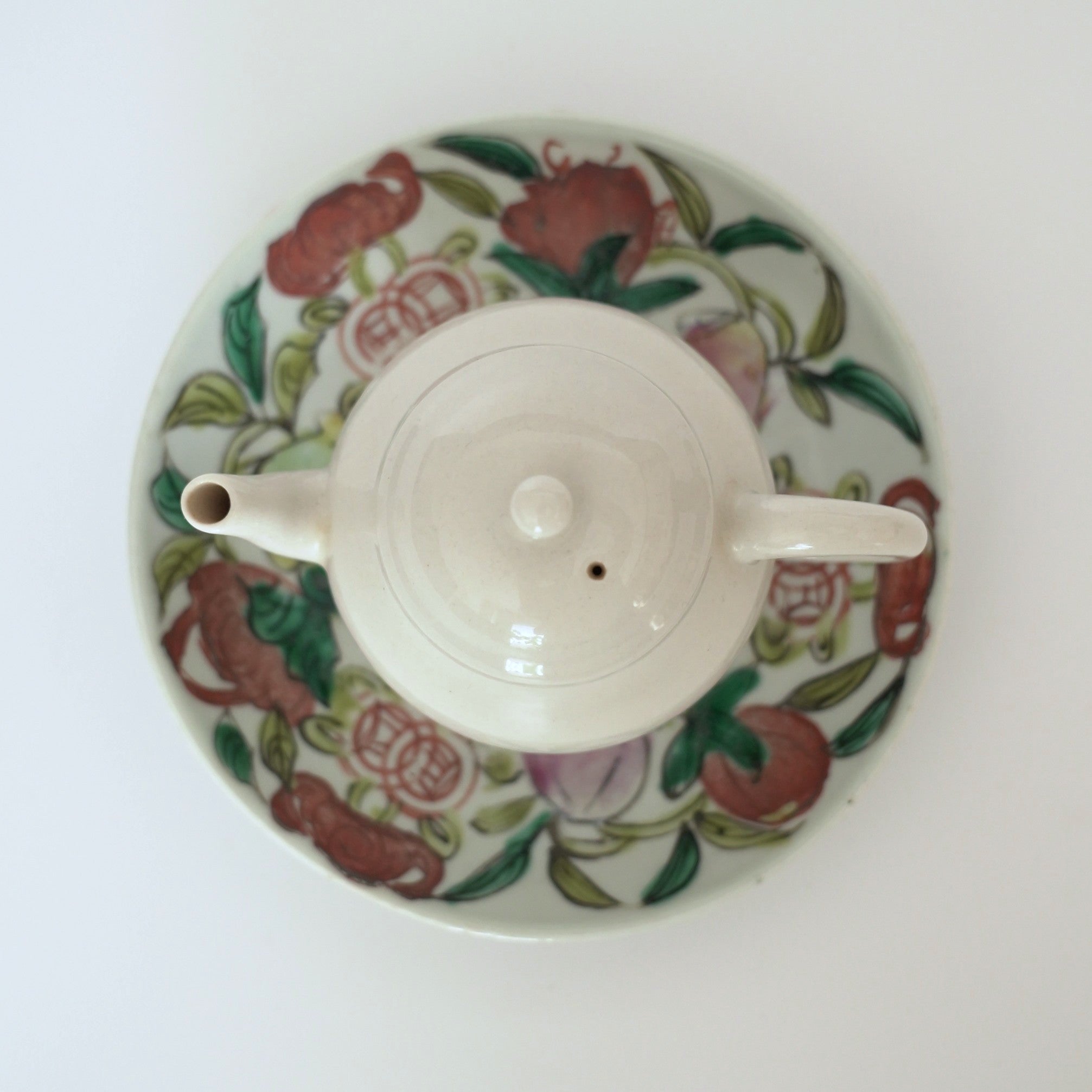 粉彩七宝三多文皿⑤