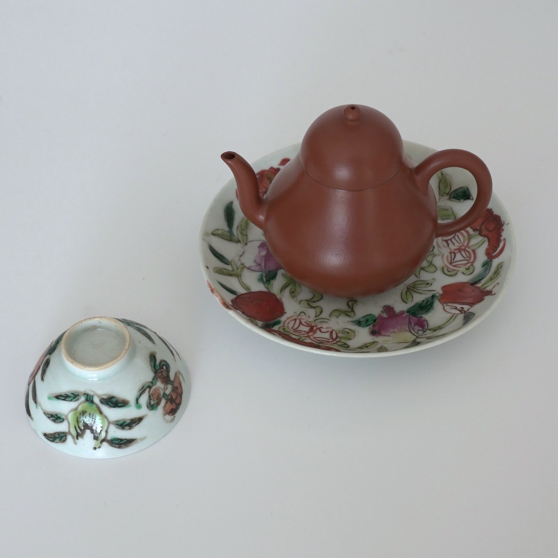 粉彩七宝三多文茶杯⑦