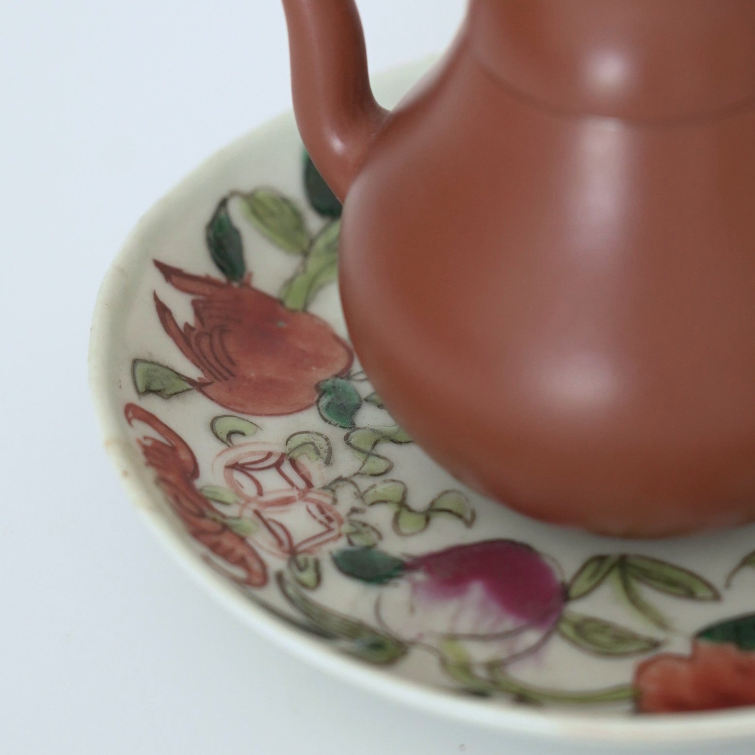 粉彩七宝三多文皿 ③