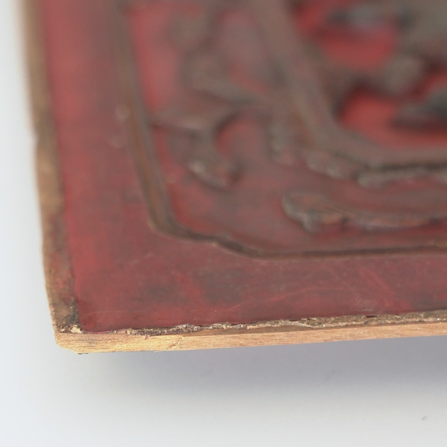 赤漆人物牡丹文壺承②