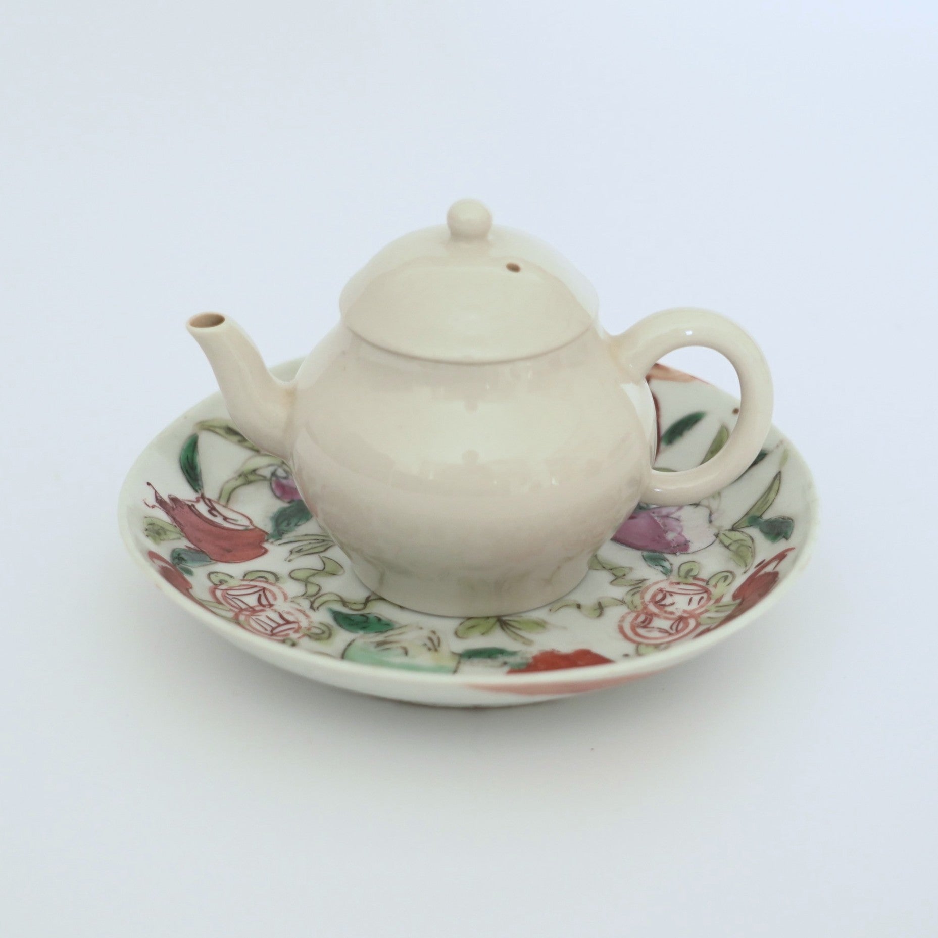 粉彩七宝三多文皿 ②