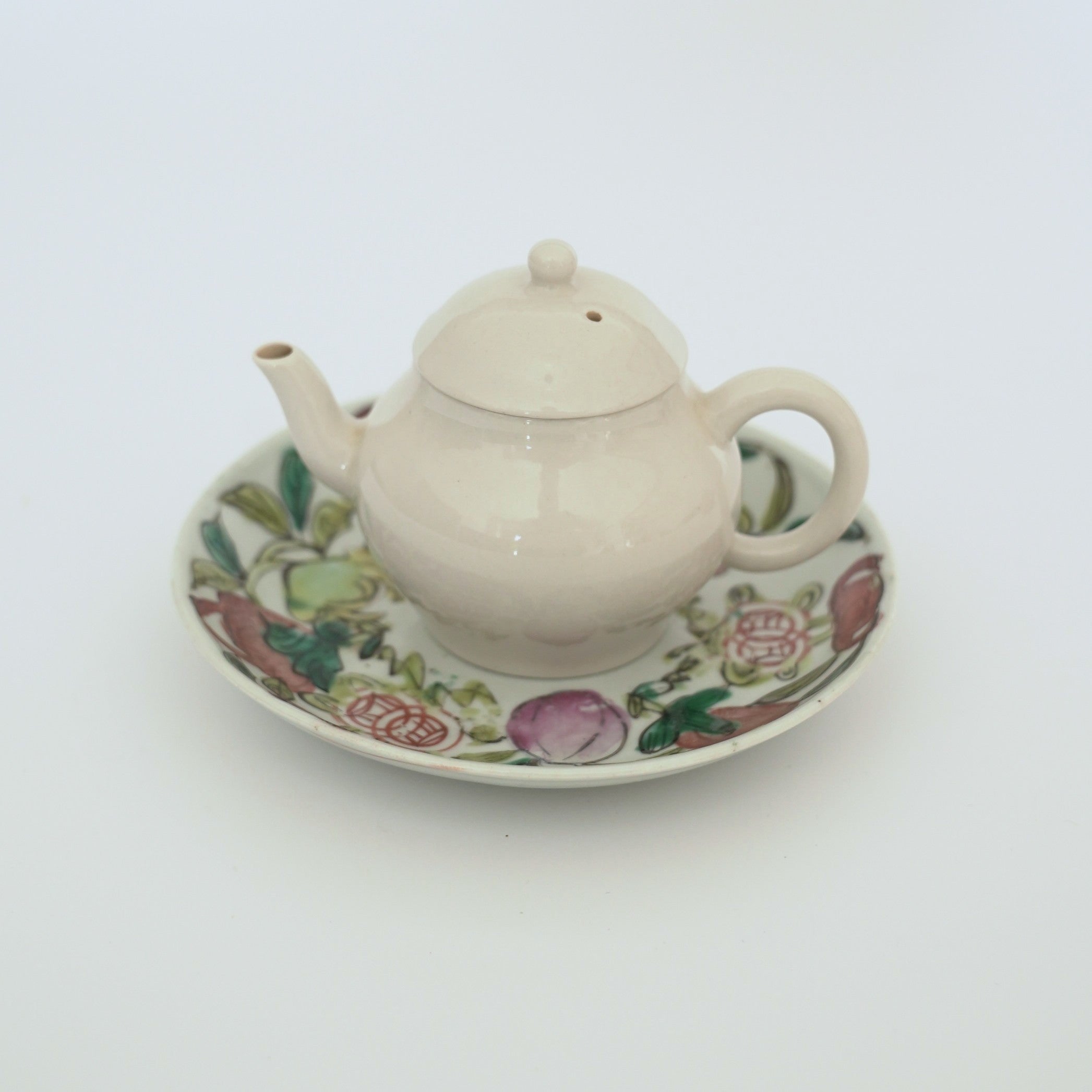 粉彩七宝三多文皿⑤