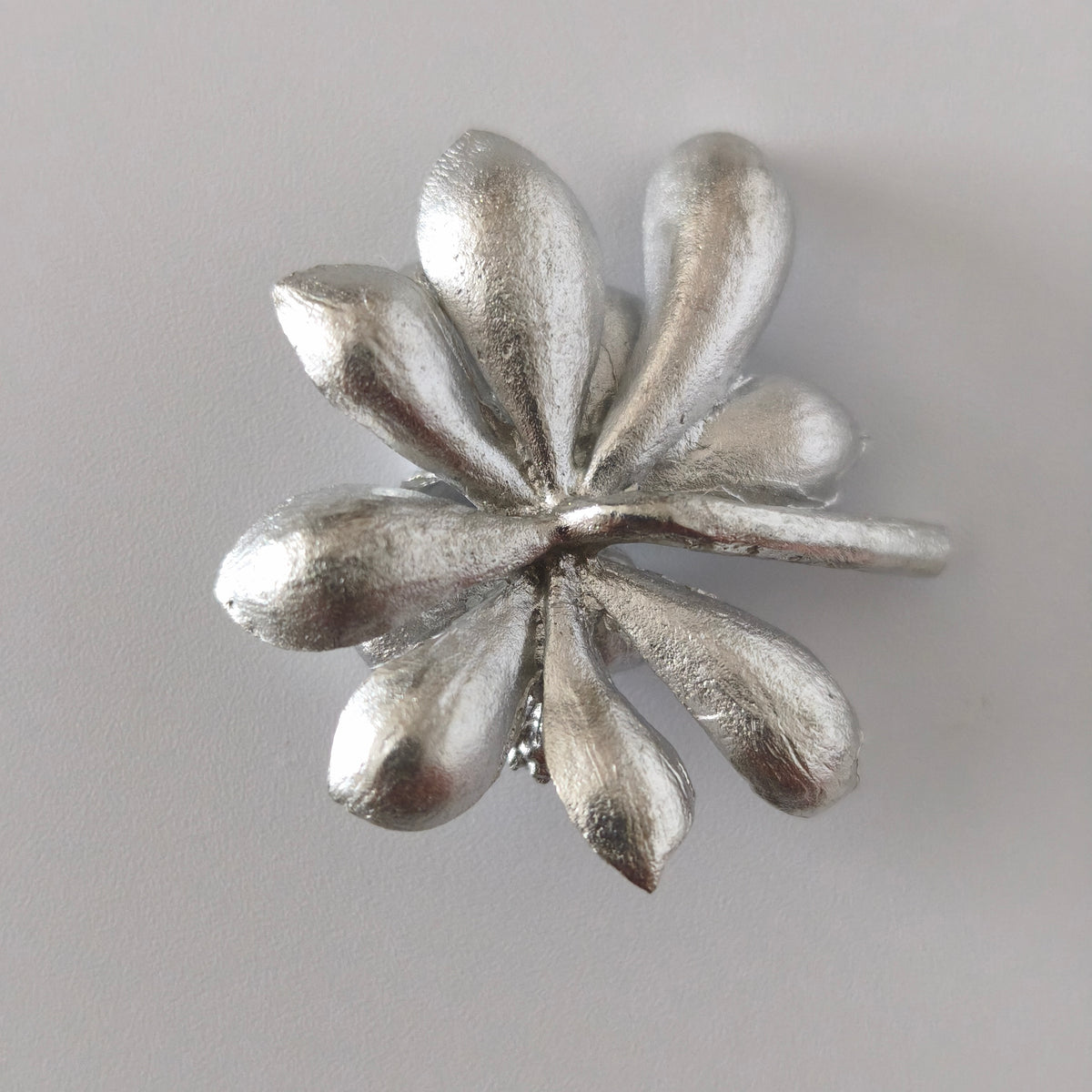 錫製蓮花香立茶枕