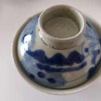 青花山水図蓋碗