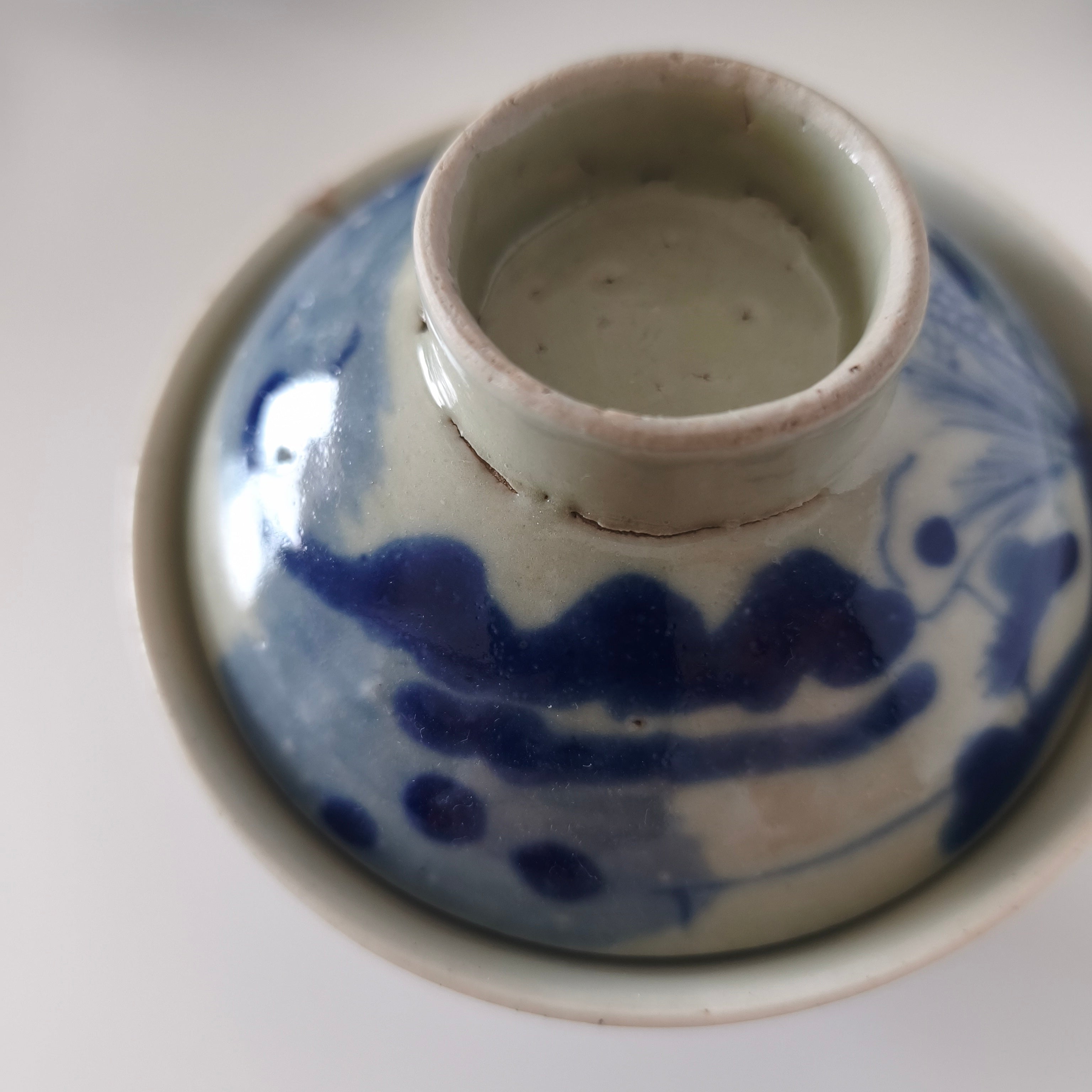 青花山水図蓋碗