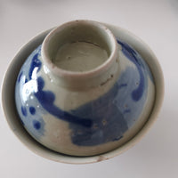 青花山水図蓋碗