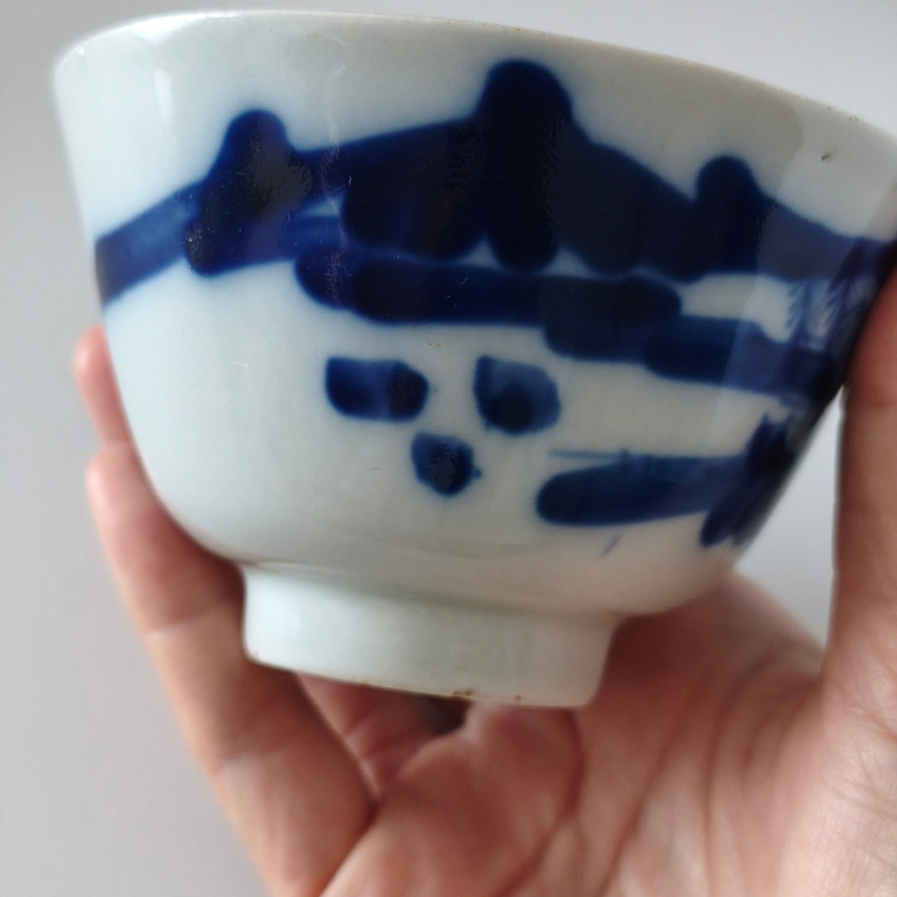 青花山水図蓋碗
