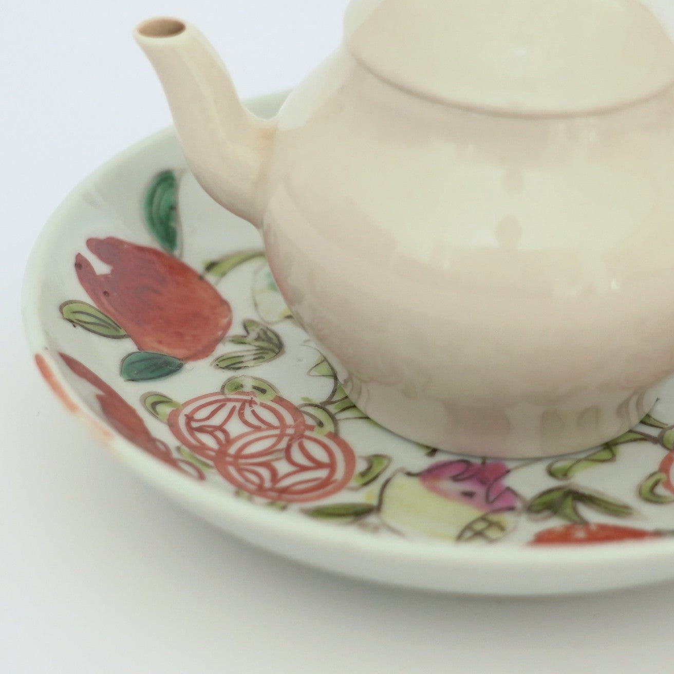 粉彩七宝三多文皿 ④