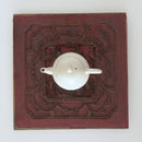 赤漆人物牡丹文壺承①