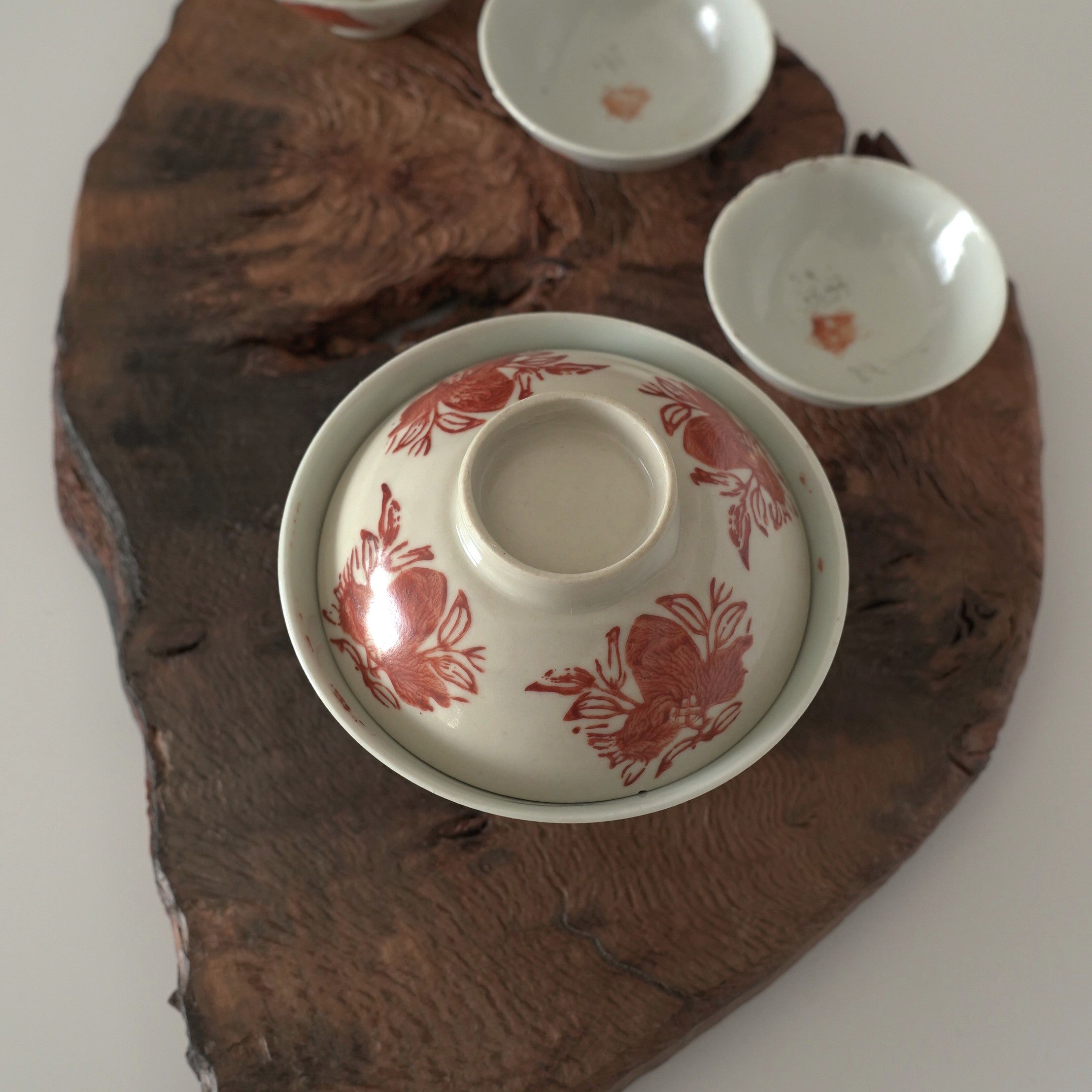 赤絵福寿三多文蓋碗