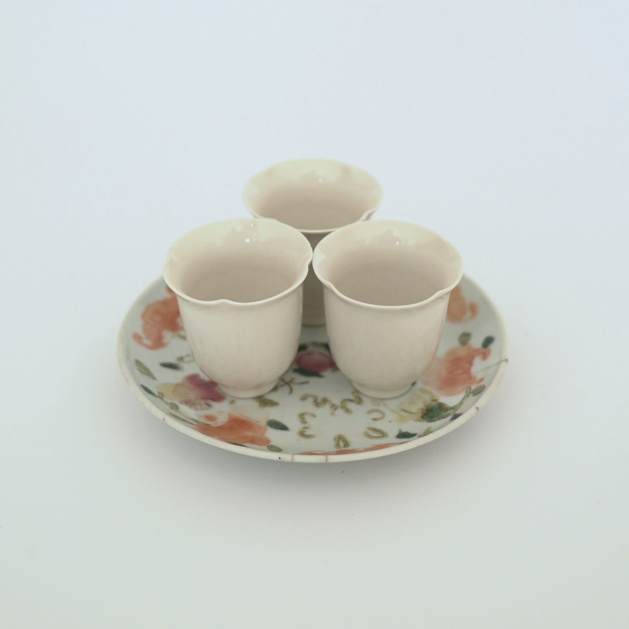 粉彩七宝三多文皿⑦