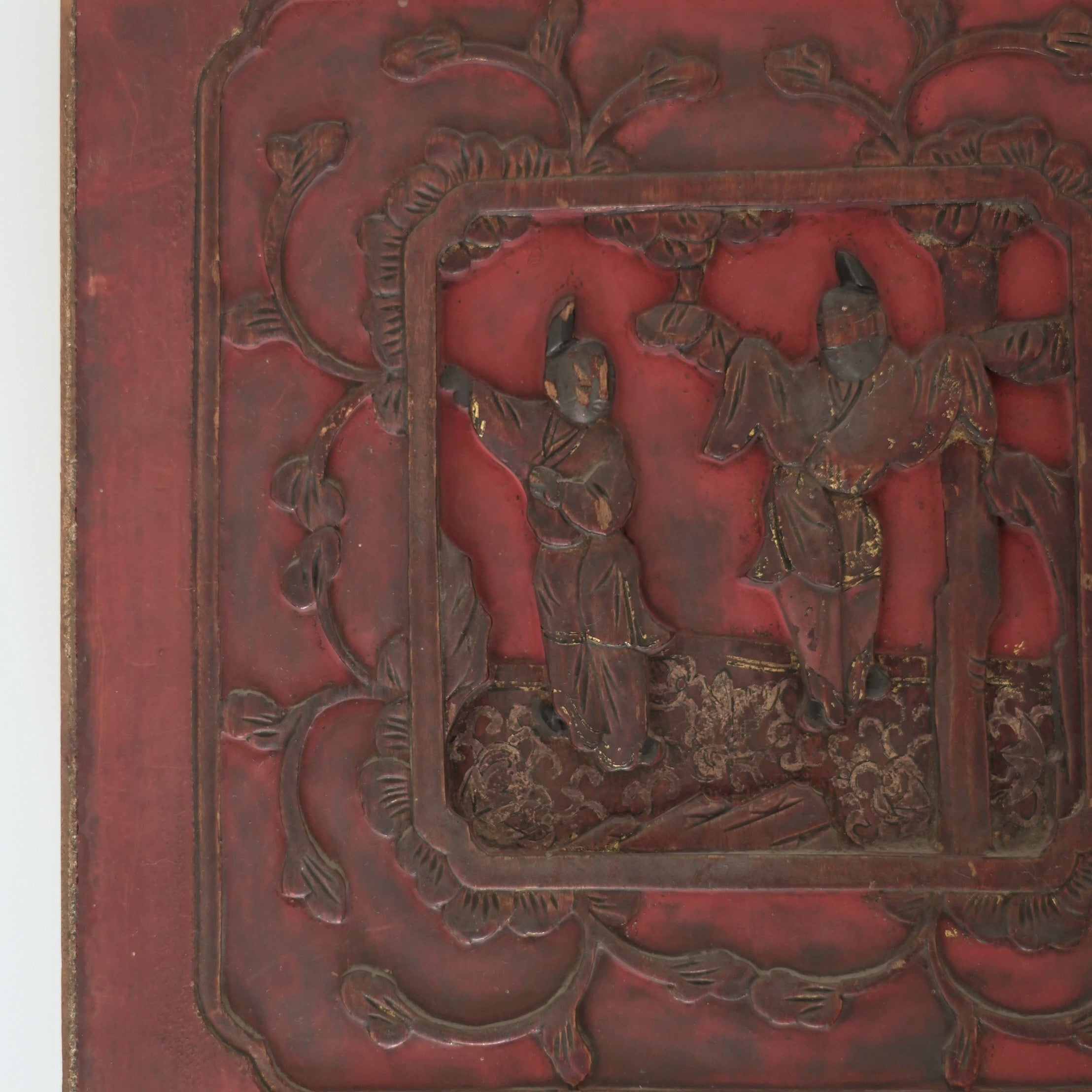 赤漆人物牡丹文壺承②