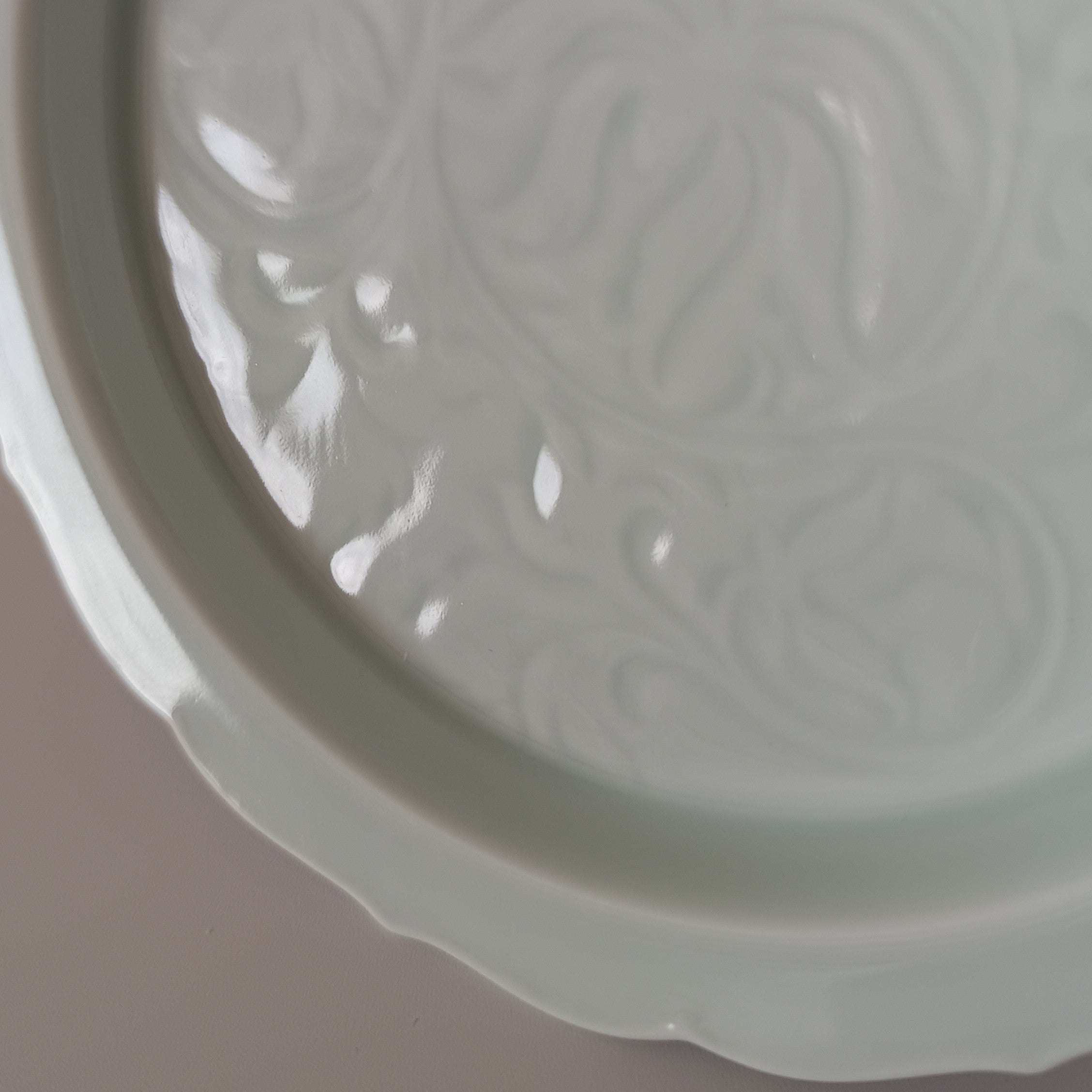 影青刻花高脚壺承