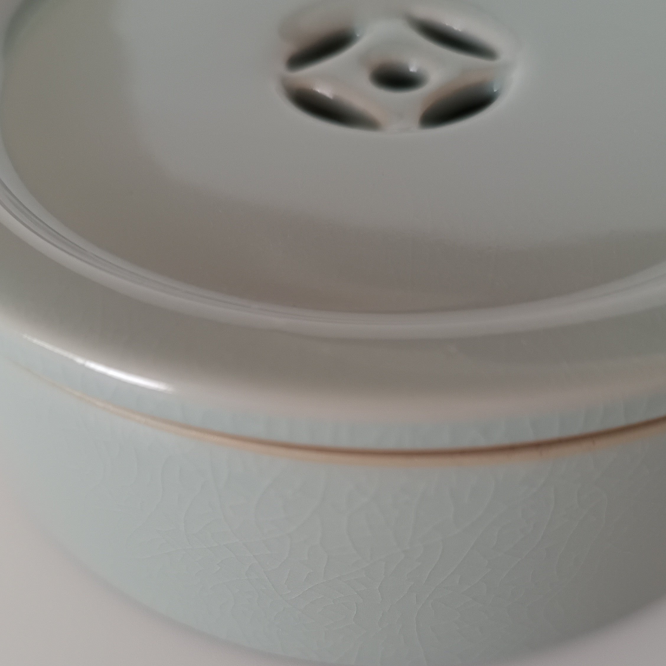 天青貫入七宝文茶船