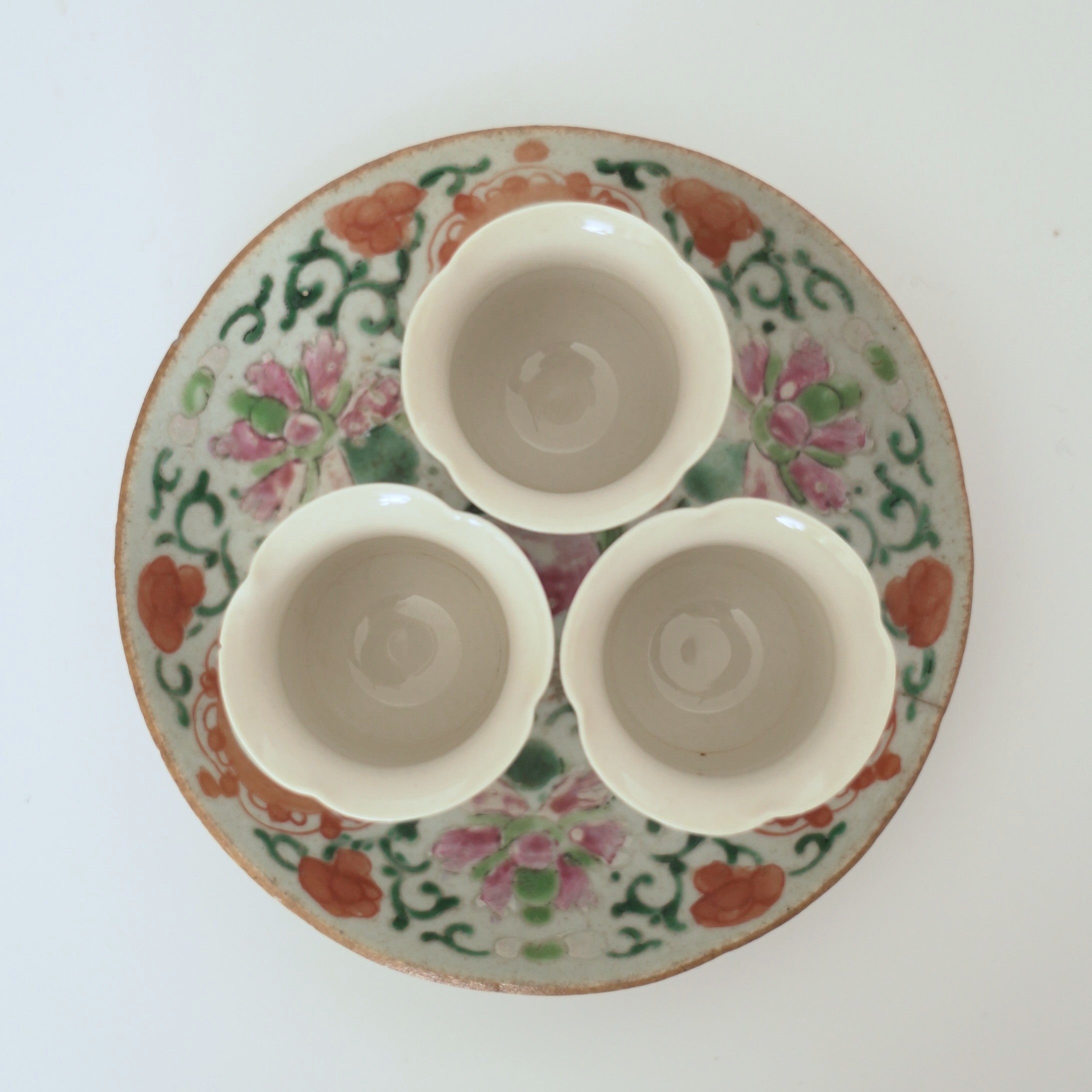 粉彩双喜宝相華文皿