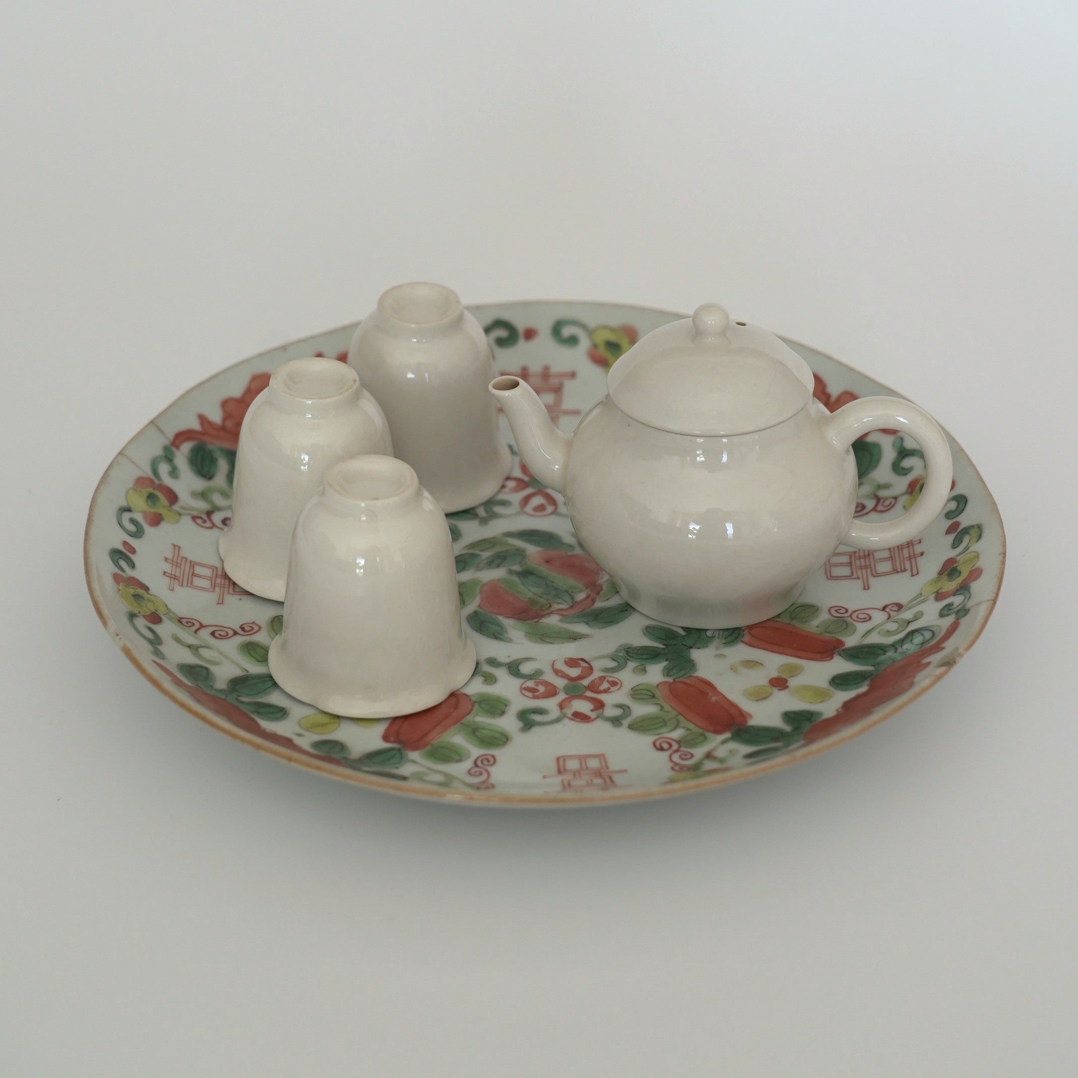 粉彩瓜稜福喜文皿大