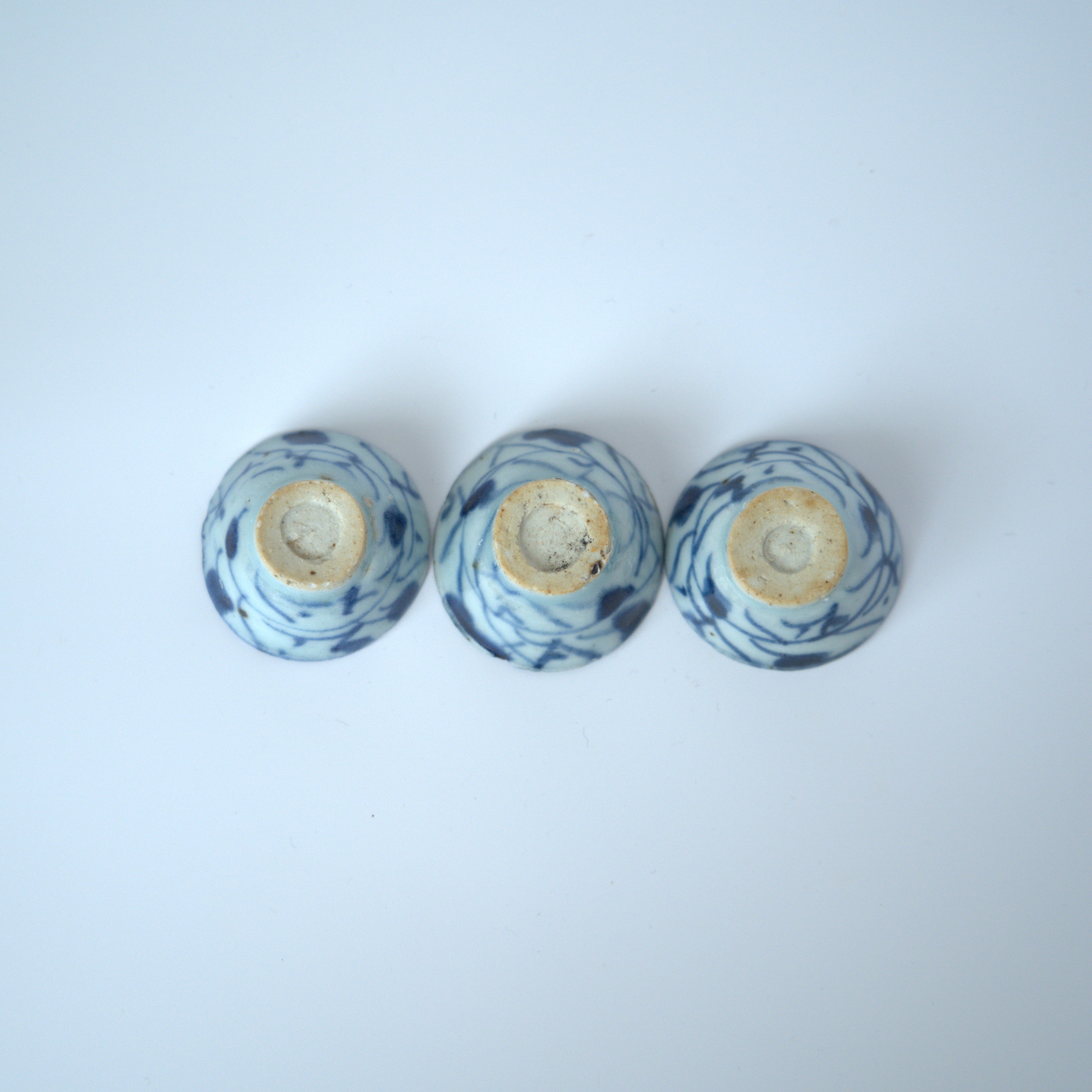 青花唐草文小茶杯３個セット②