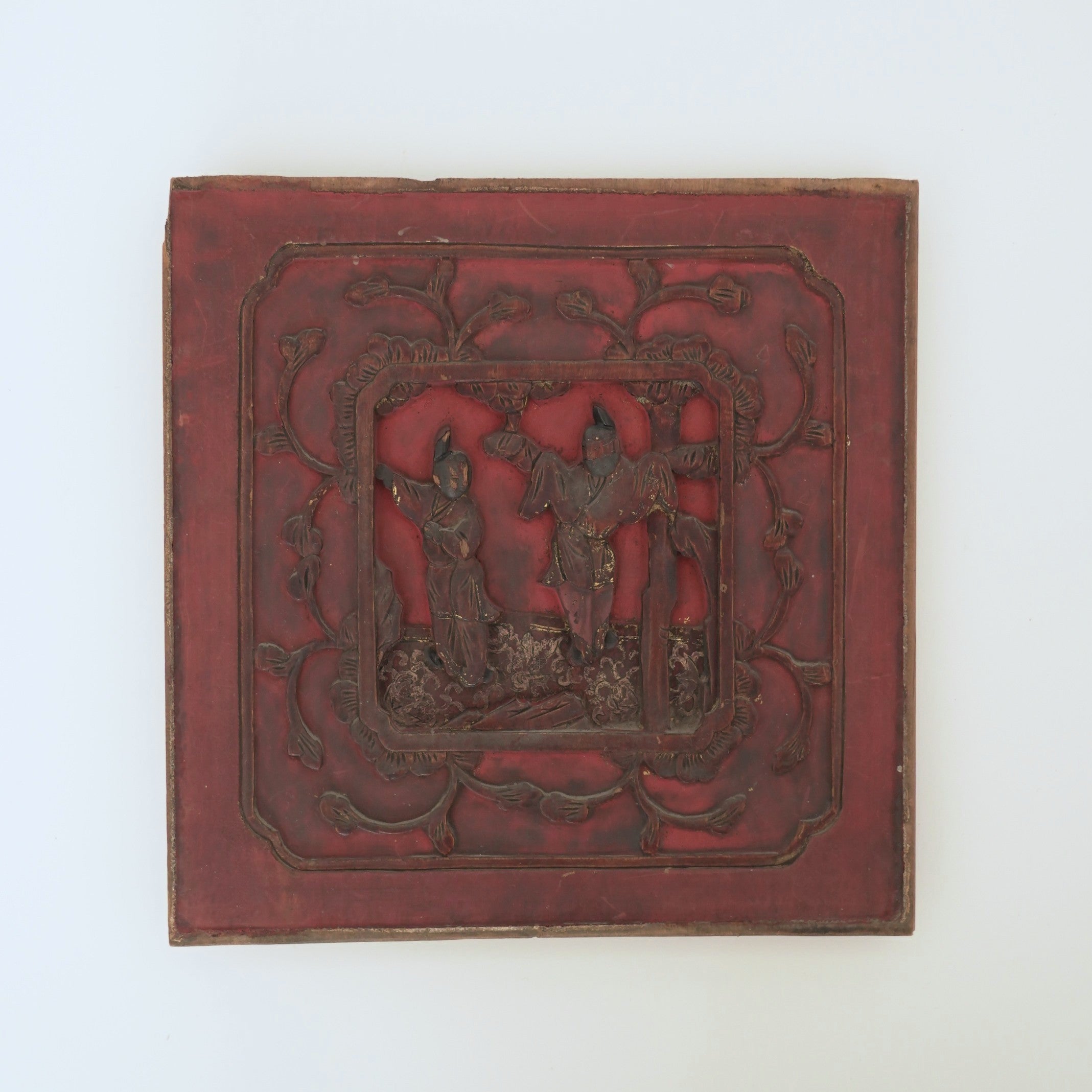 赤漆人物牡丹文壺承②