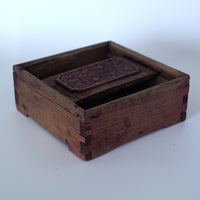 老木彫花卉文木箱