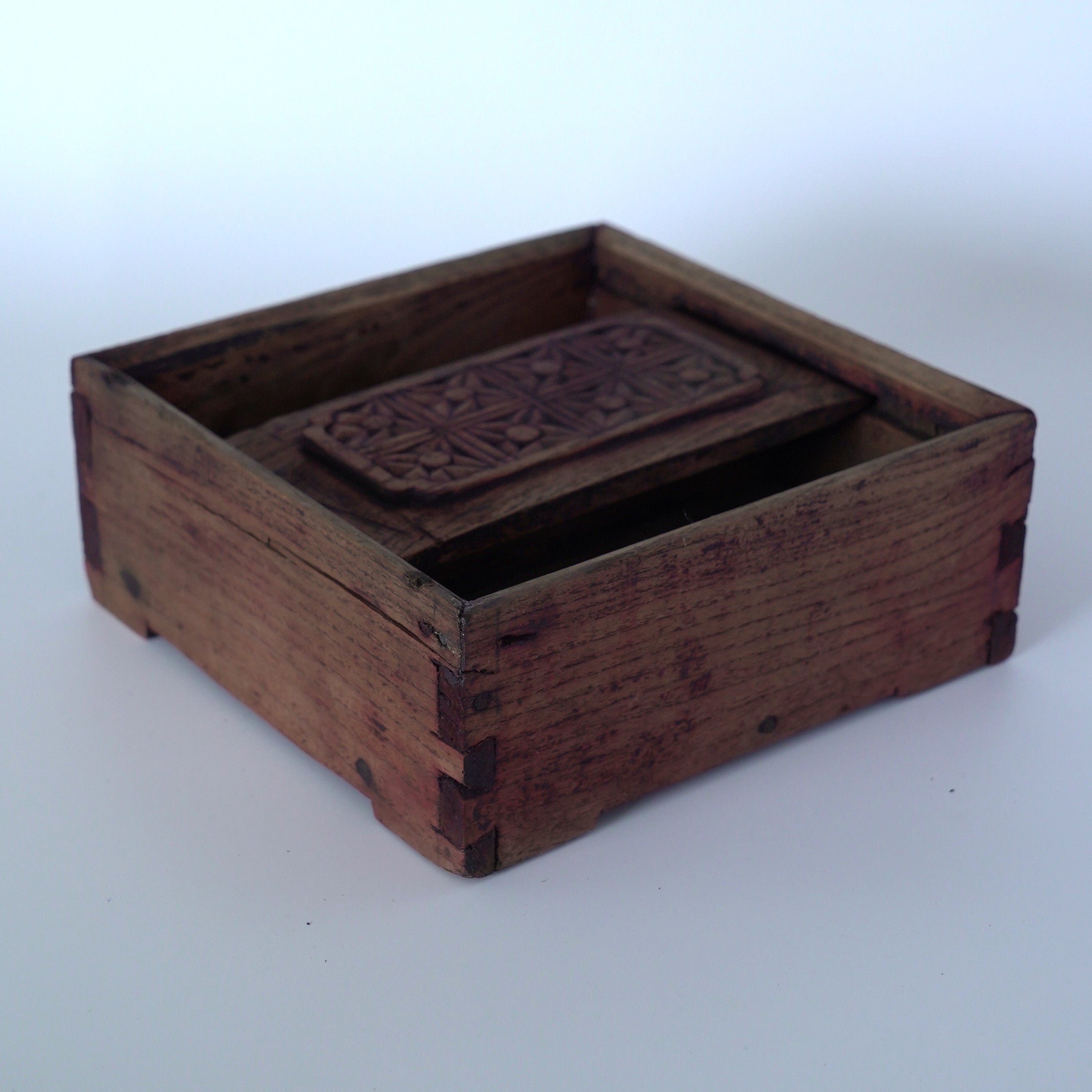 老木彫花卉文木箱