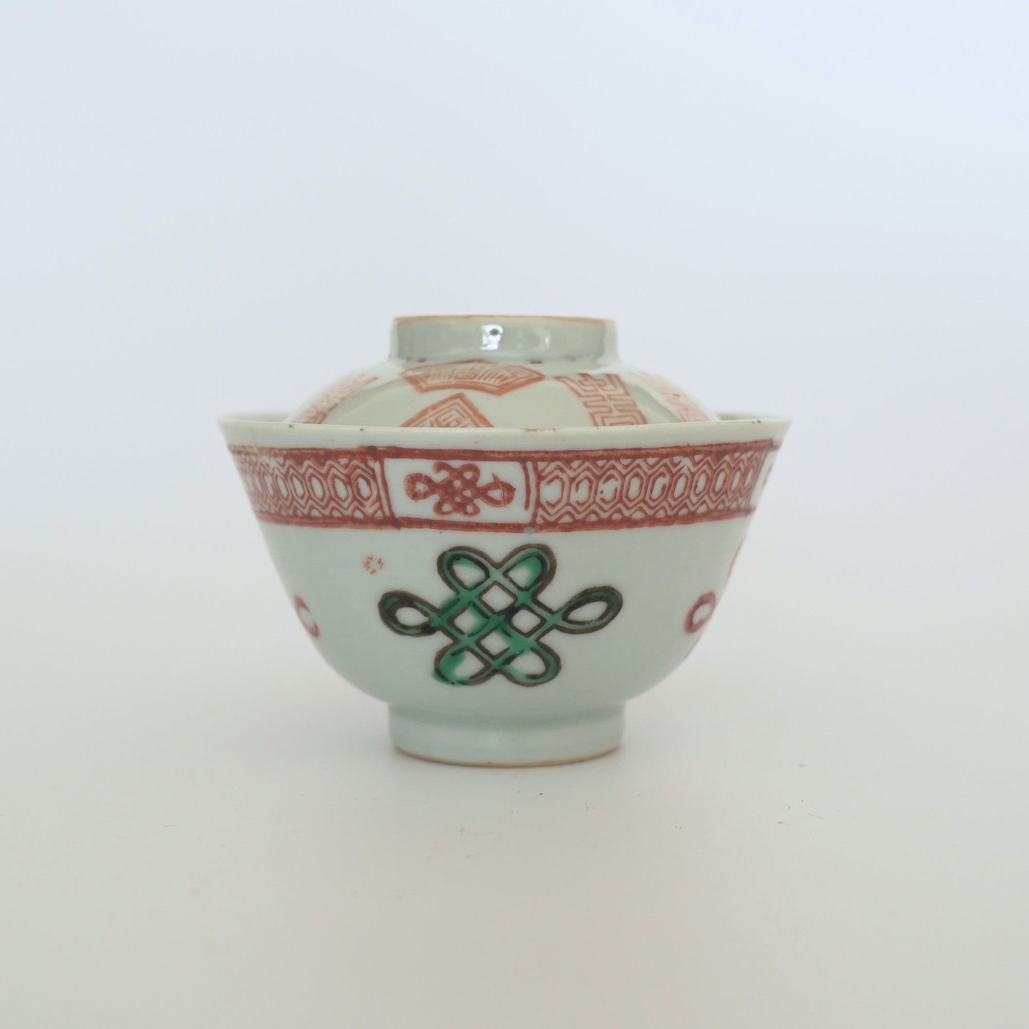 粉彩中国結文蓋碗