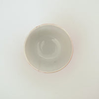 珊瑚紅釉金彩福卍文茶杯①