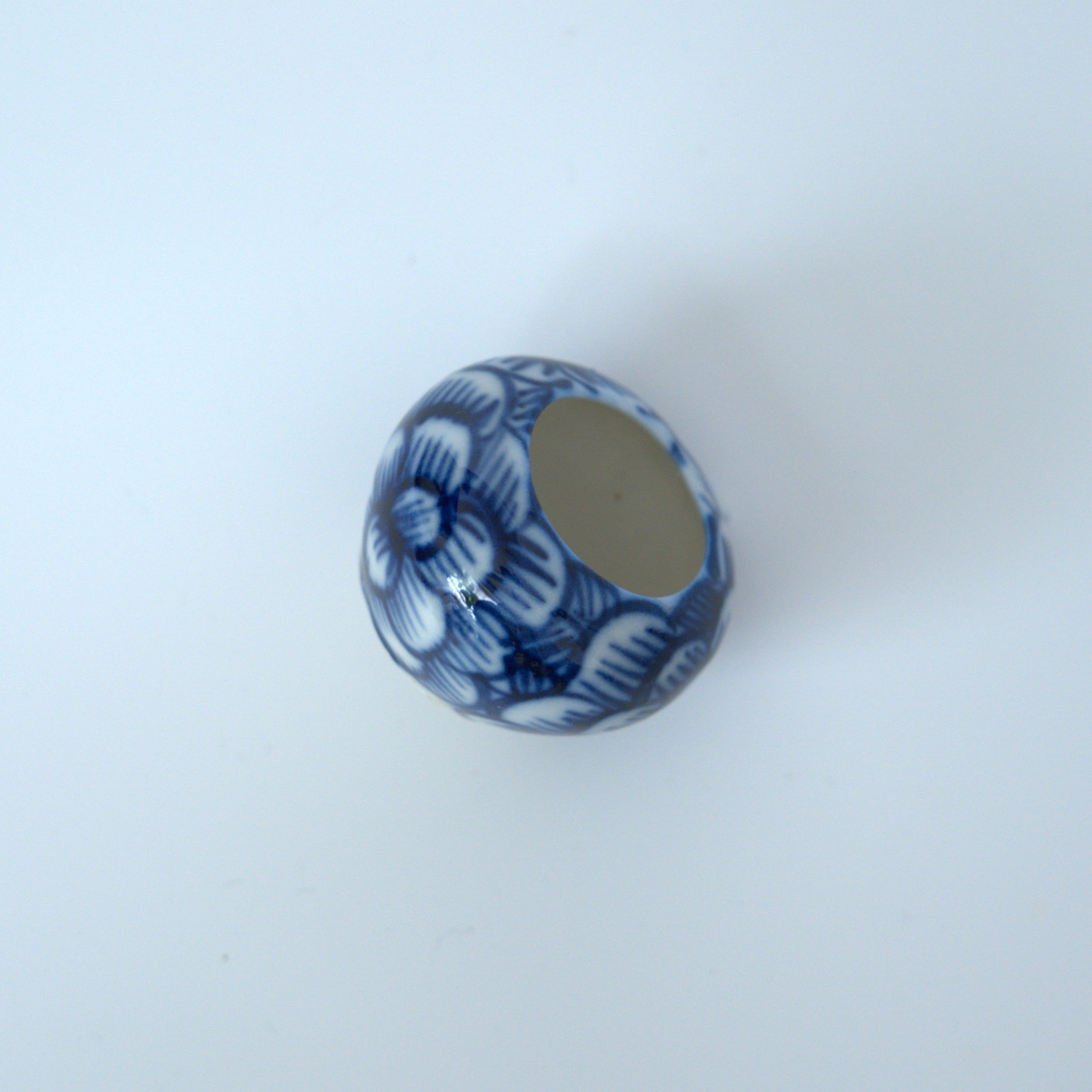 青花牡丹文蓋置①