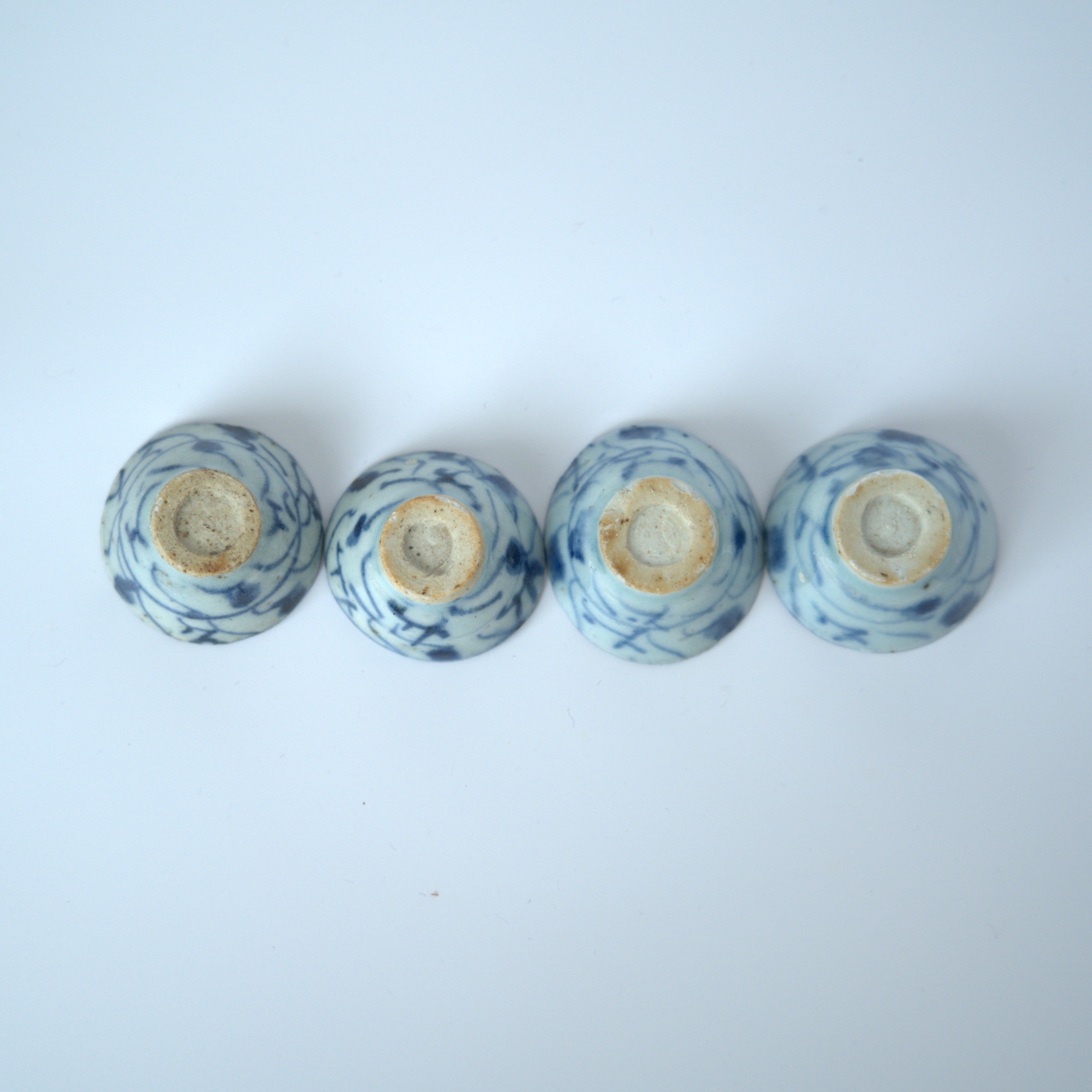 青花唐草文小茶杯４個セット