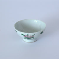 粉彩四季花文茶杯①