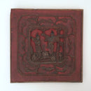 赤漆人物牡丹文壺承②