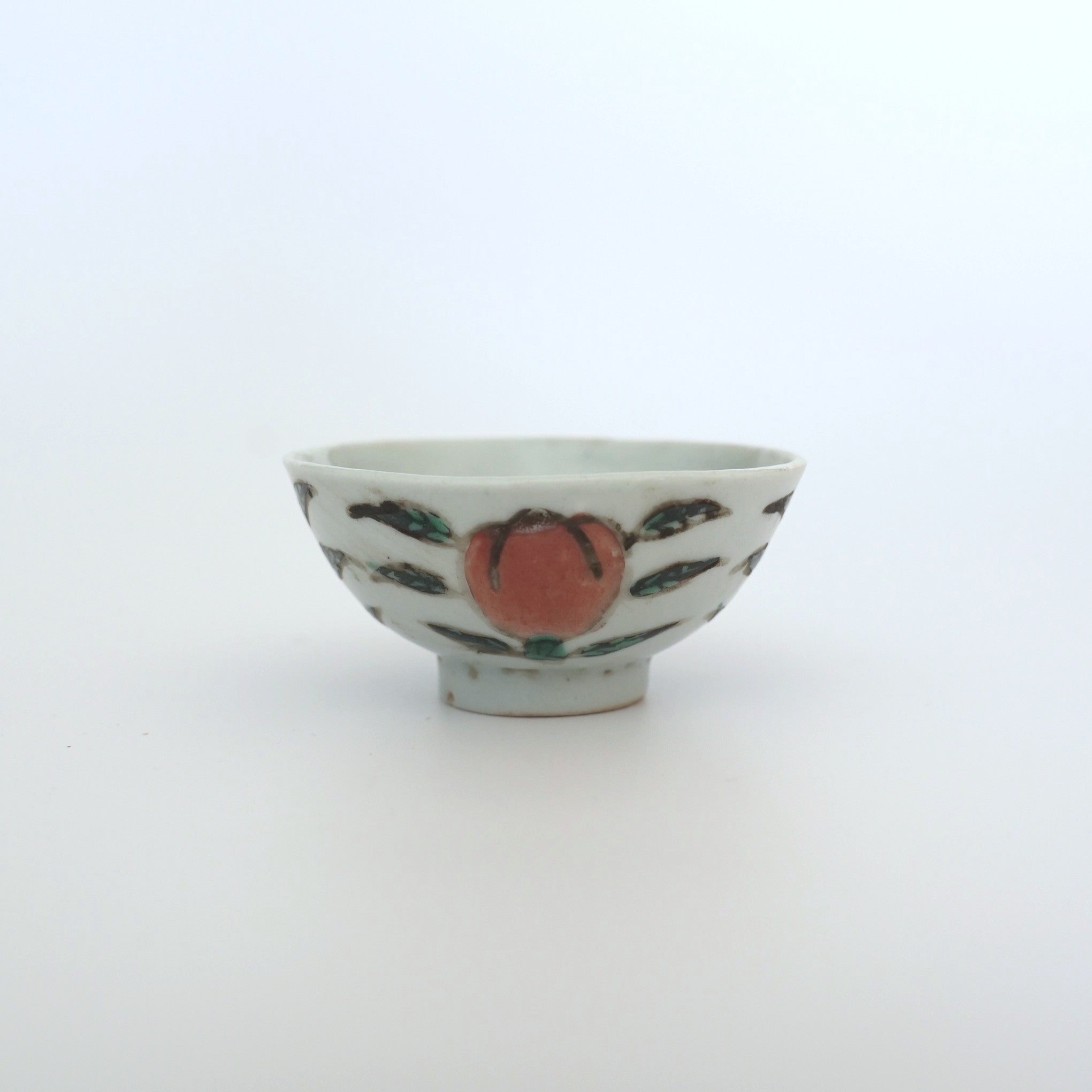 粉彩七宝三多文茶杯①