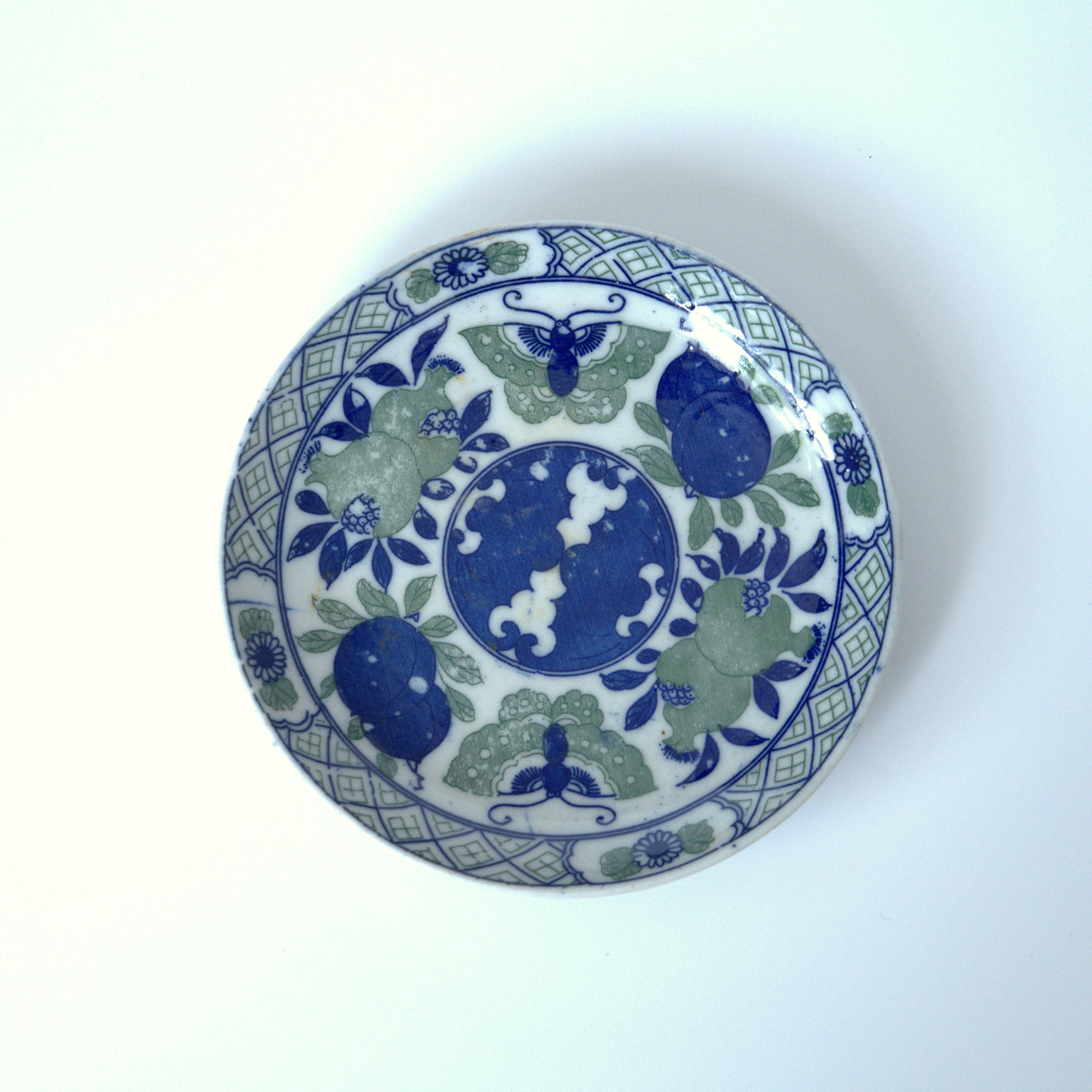 粉彩花蝶福寿文皿