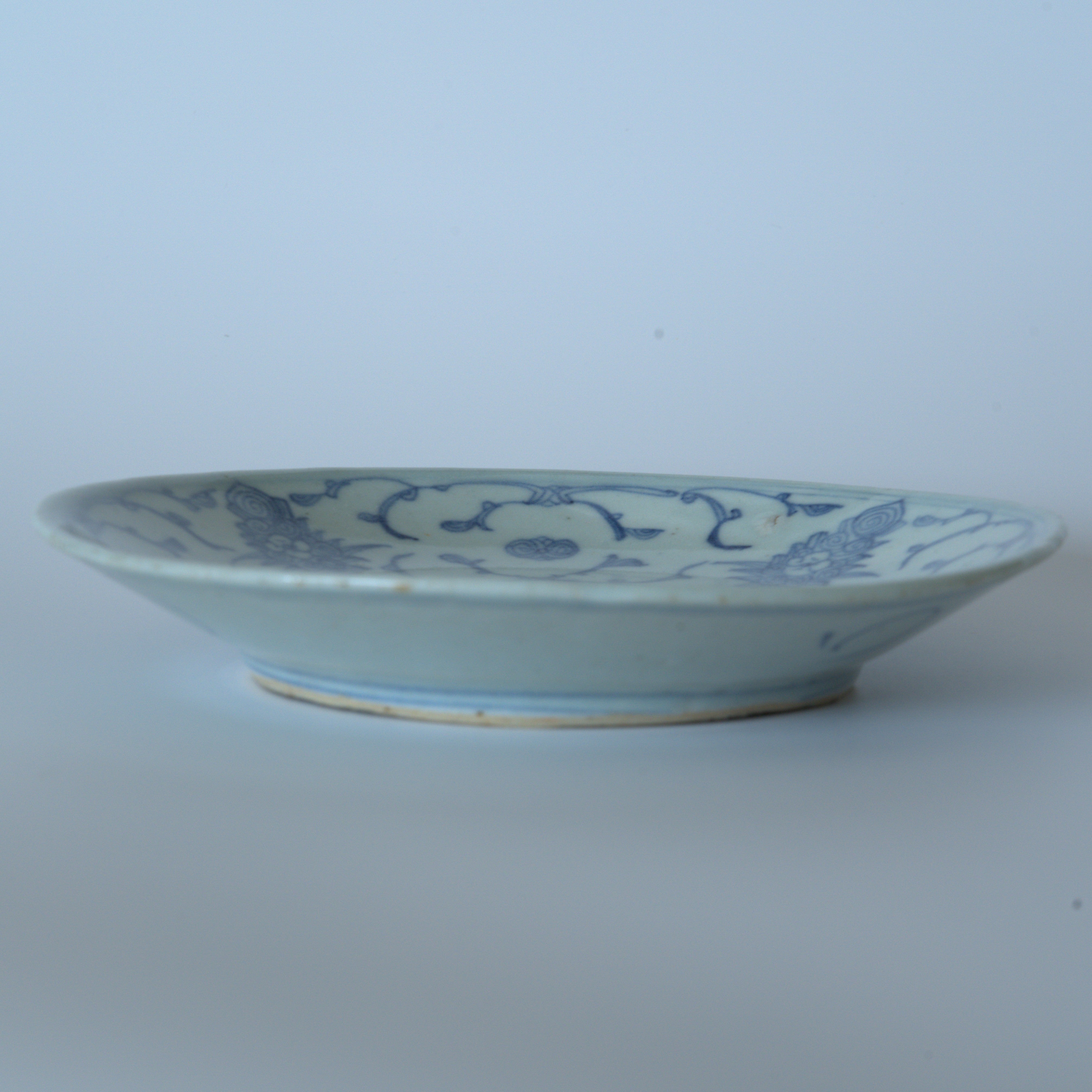 青花絡枝蓮文皿大