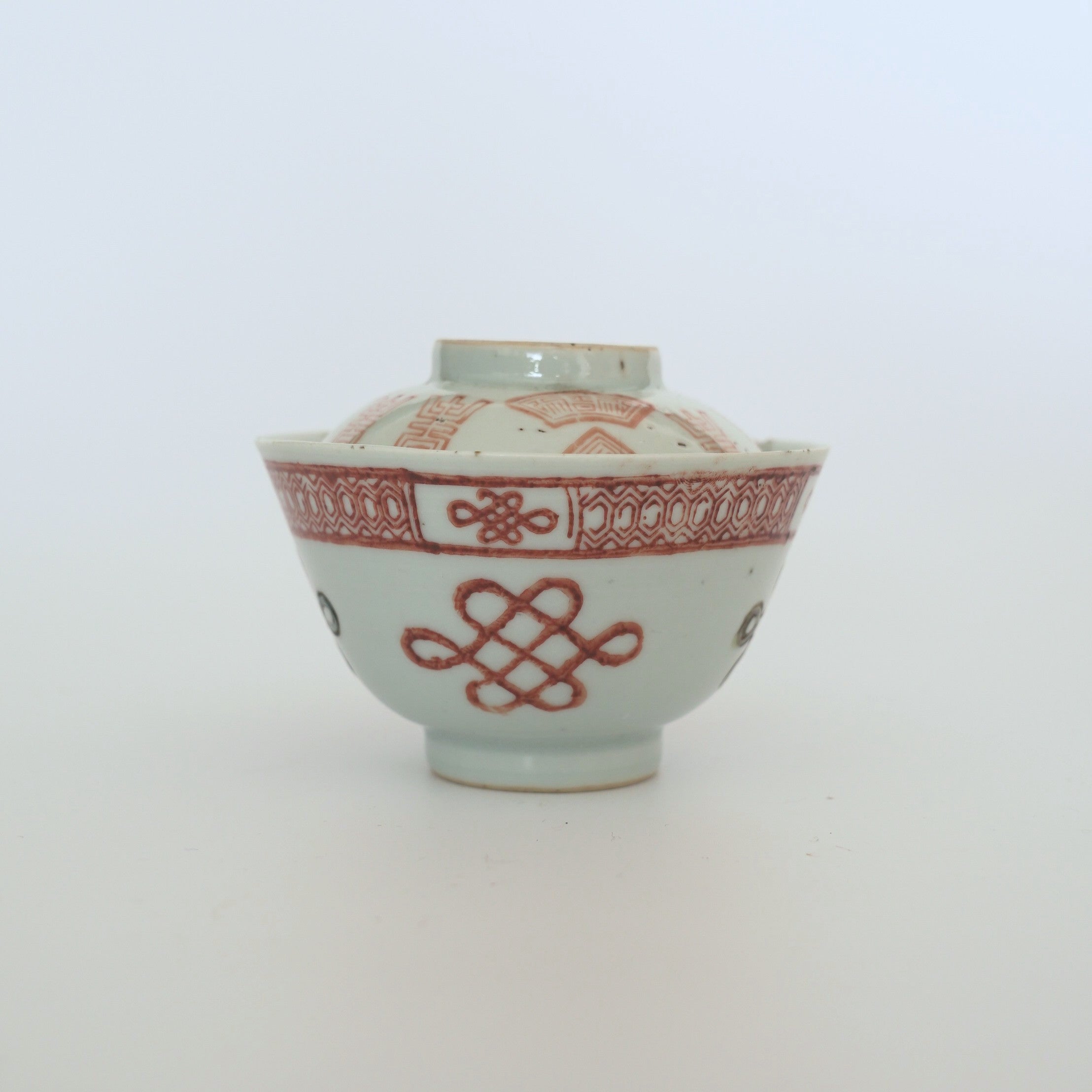 粉彩中国結文蓋碗