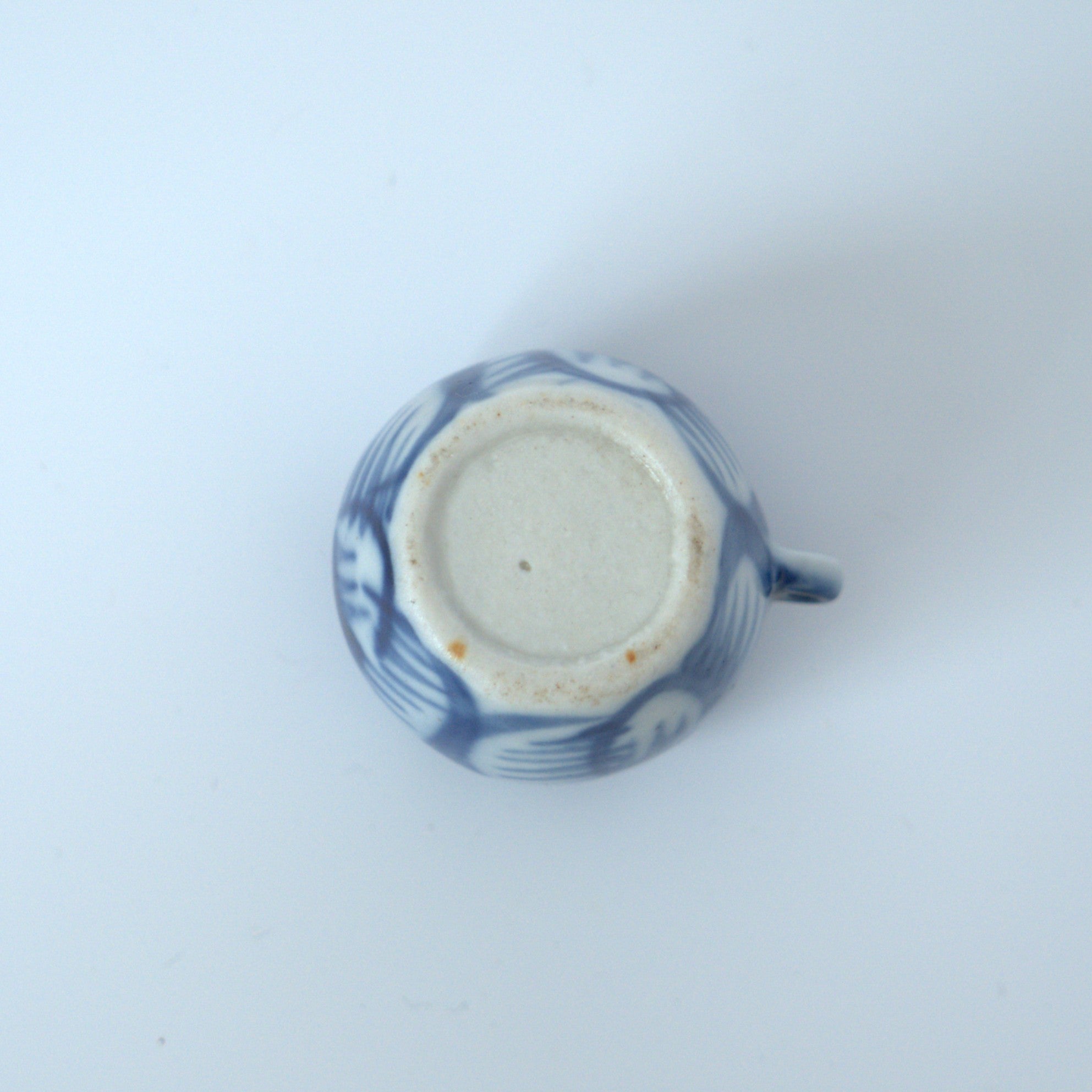 青花牡丹文蓋置②