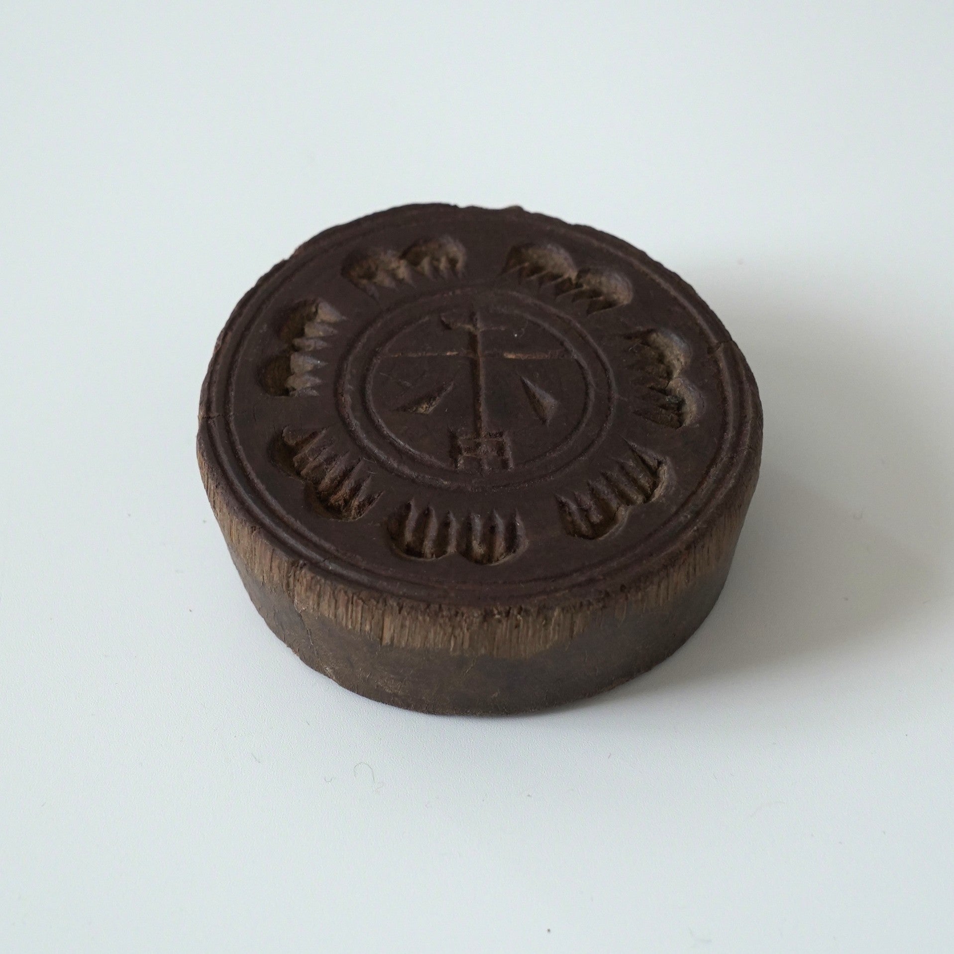 老木彫香文蓋置