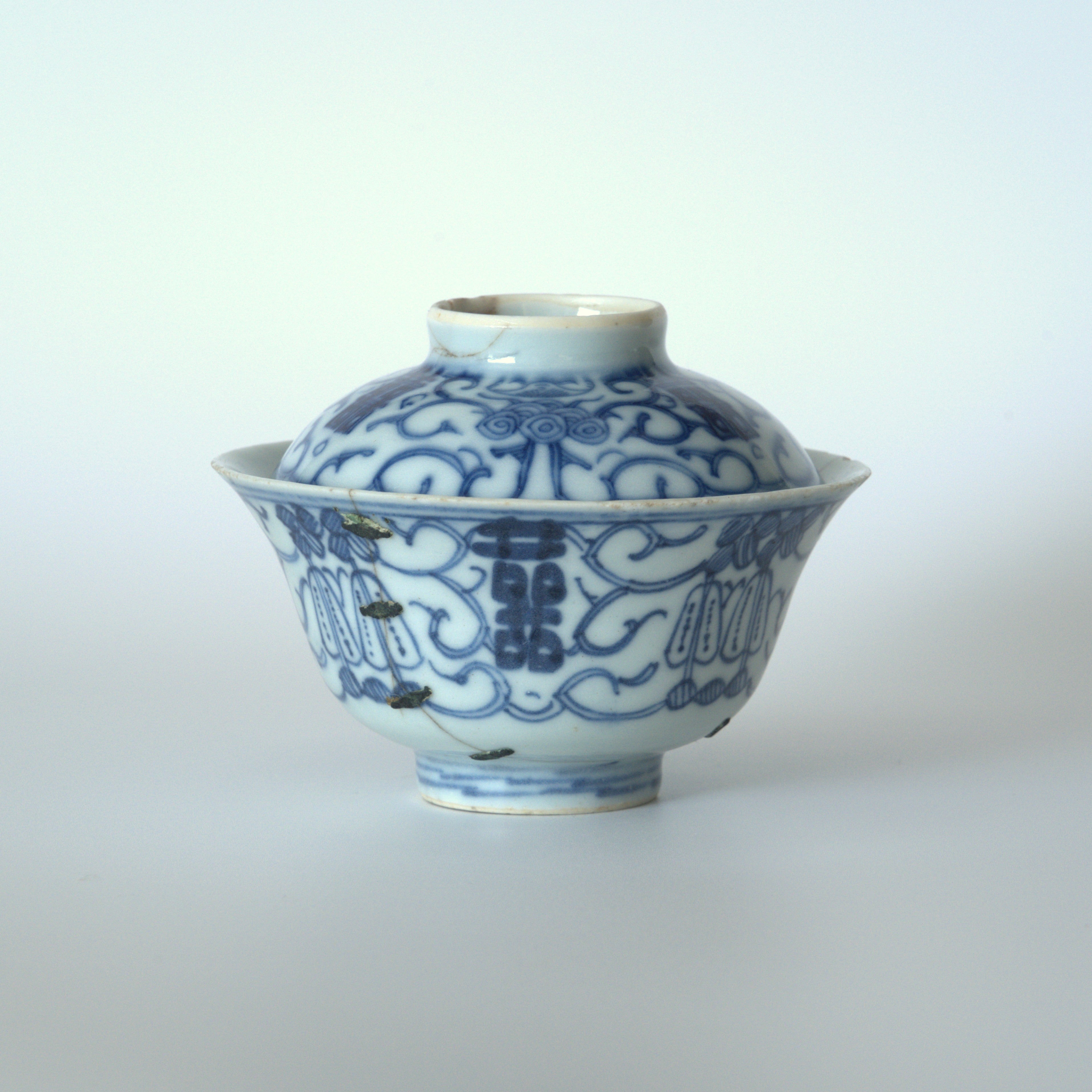 青花喜字瓜唐草文蓋碗