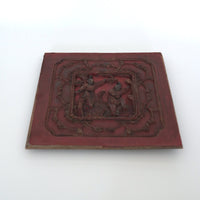 赤漆人物牡丹文壺承①