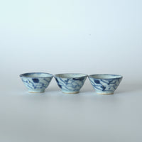 青花唐草文小茶杯３個セット②