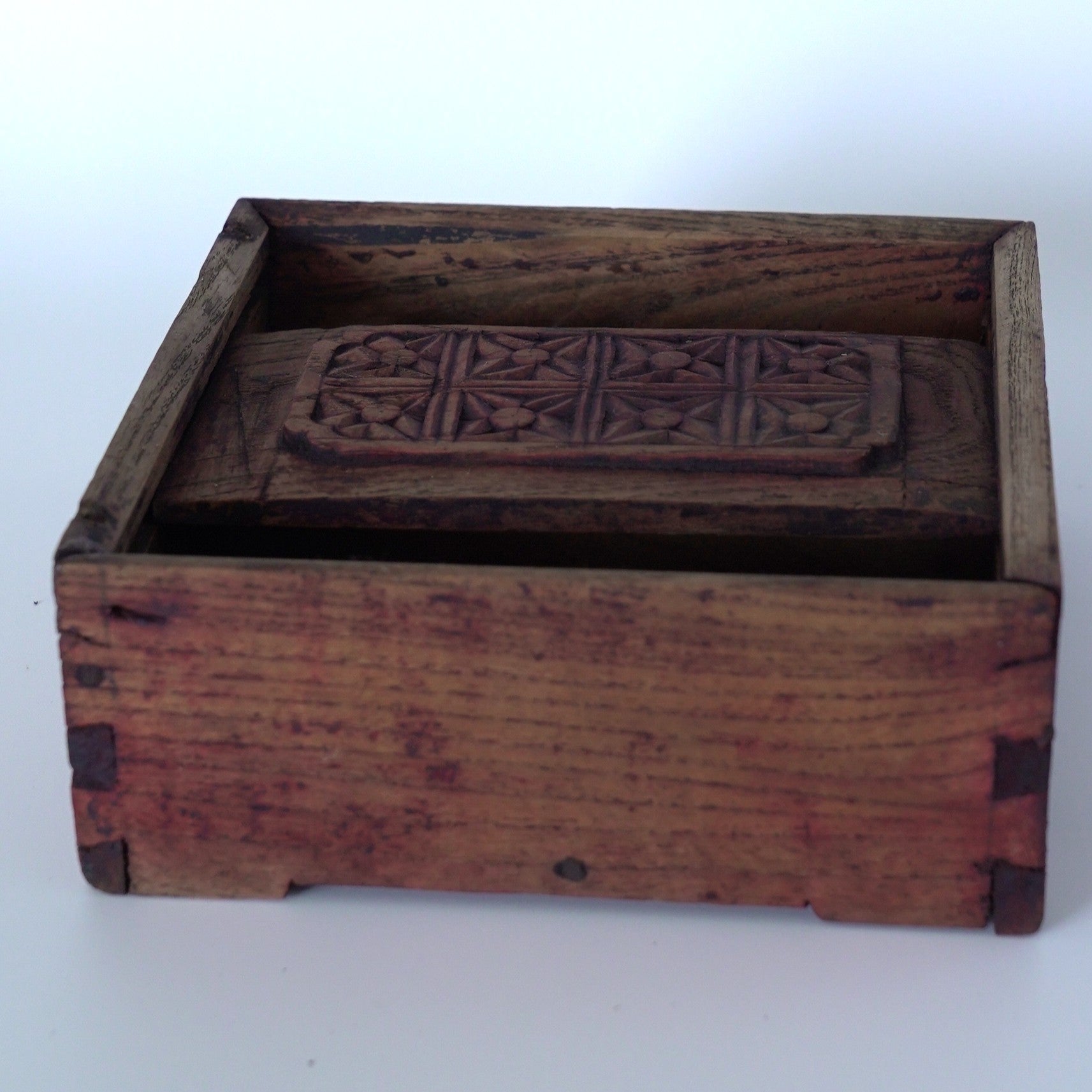 老木彫花卉文木箱