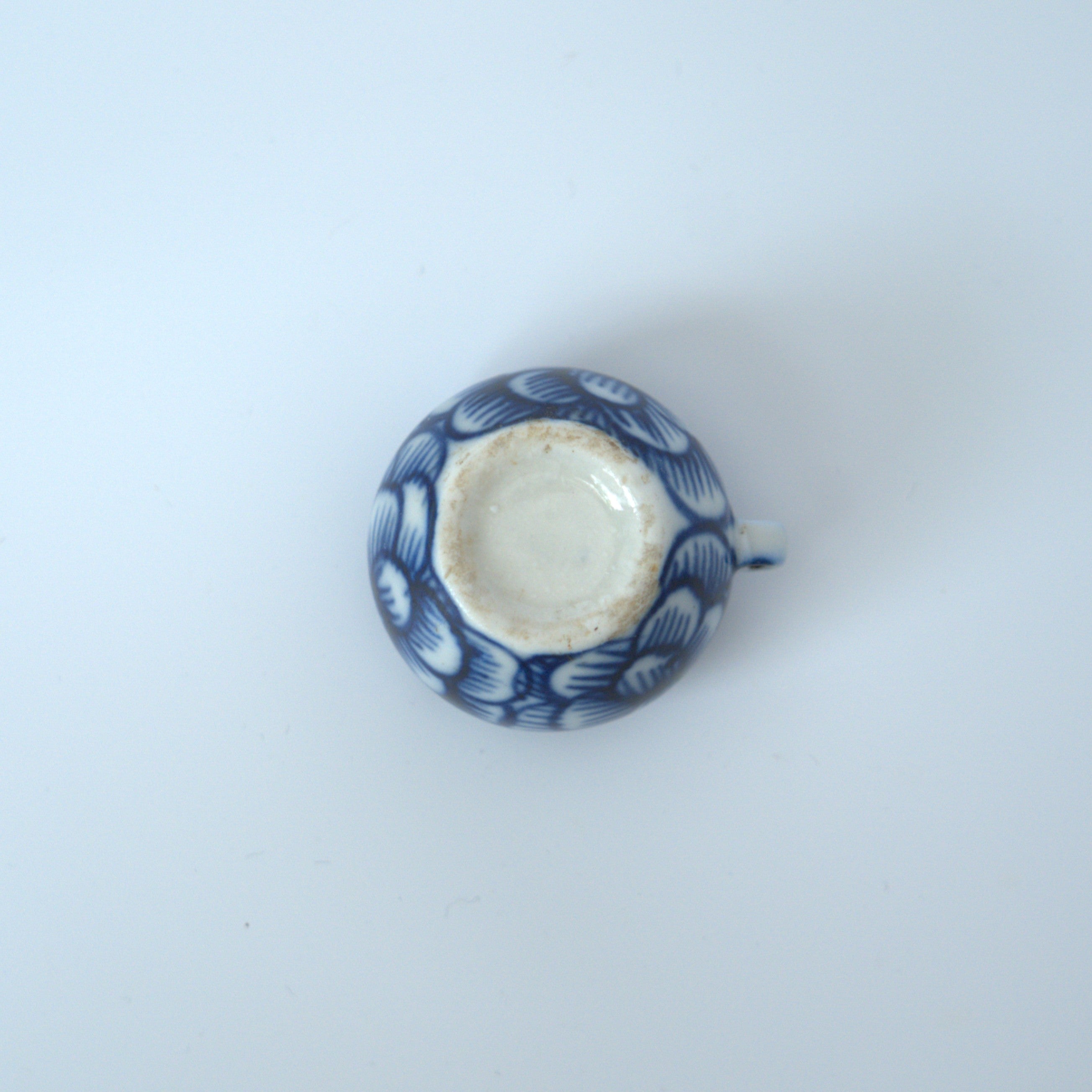 青花牡丹文蓋置①