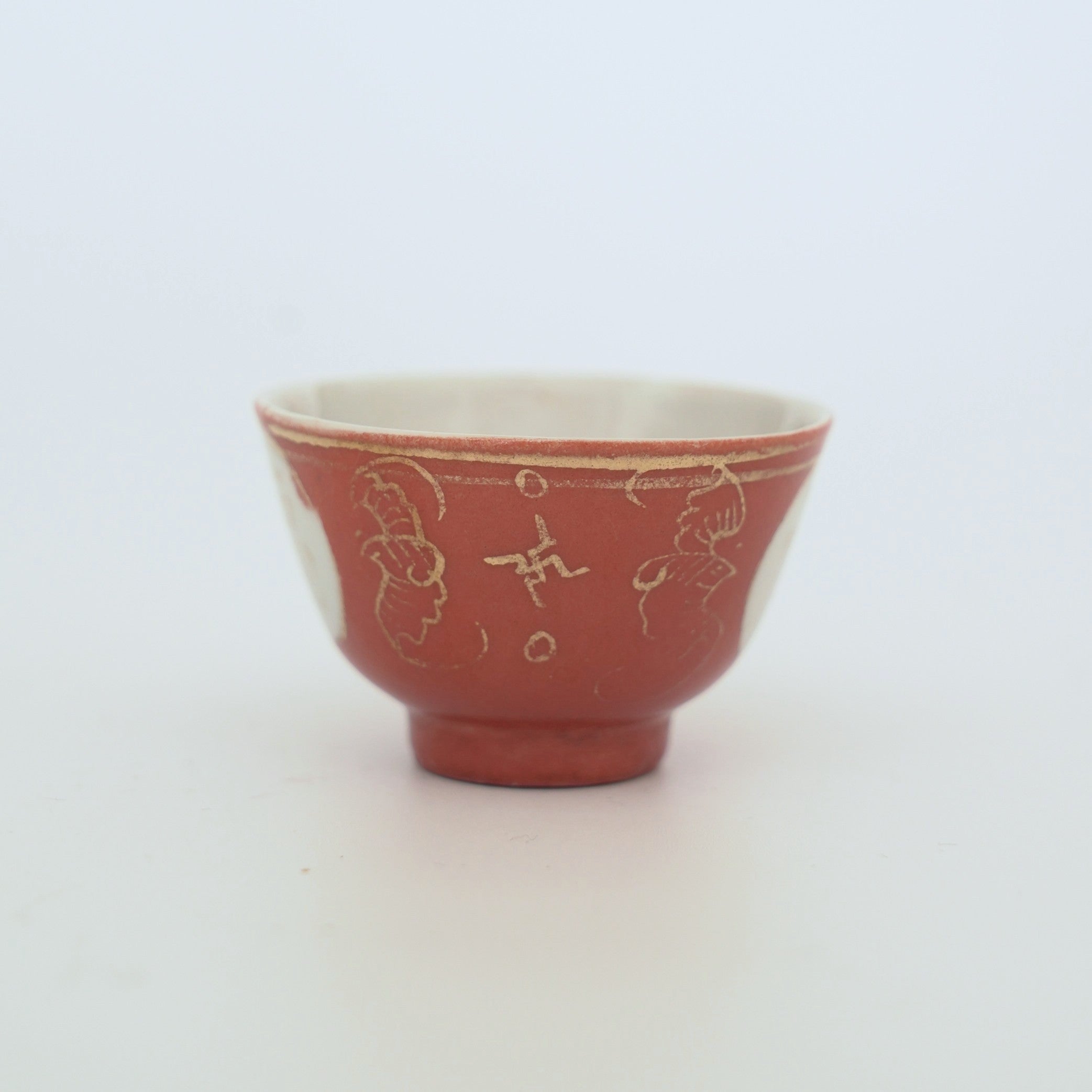 珊瑚紅釉金彩福卍文茶杯②