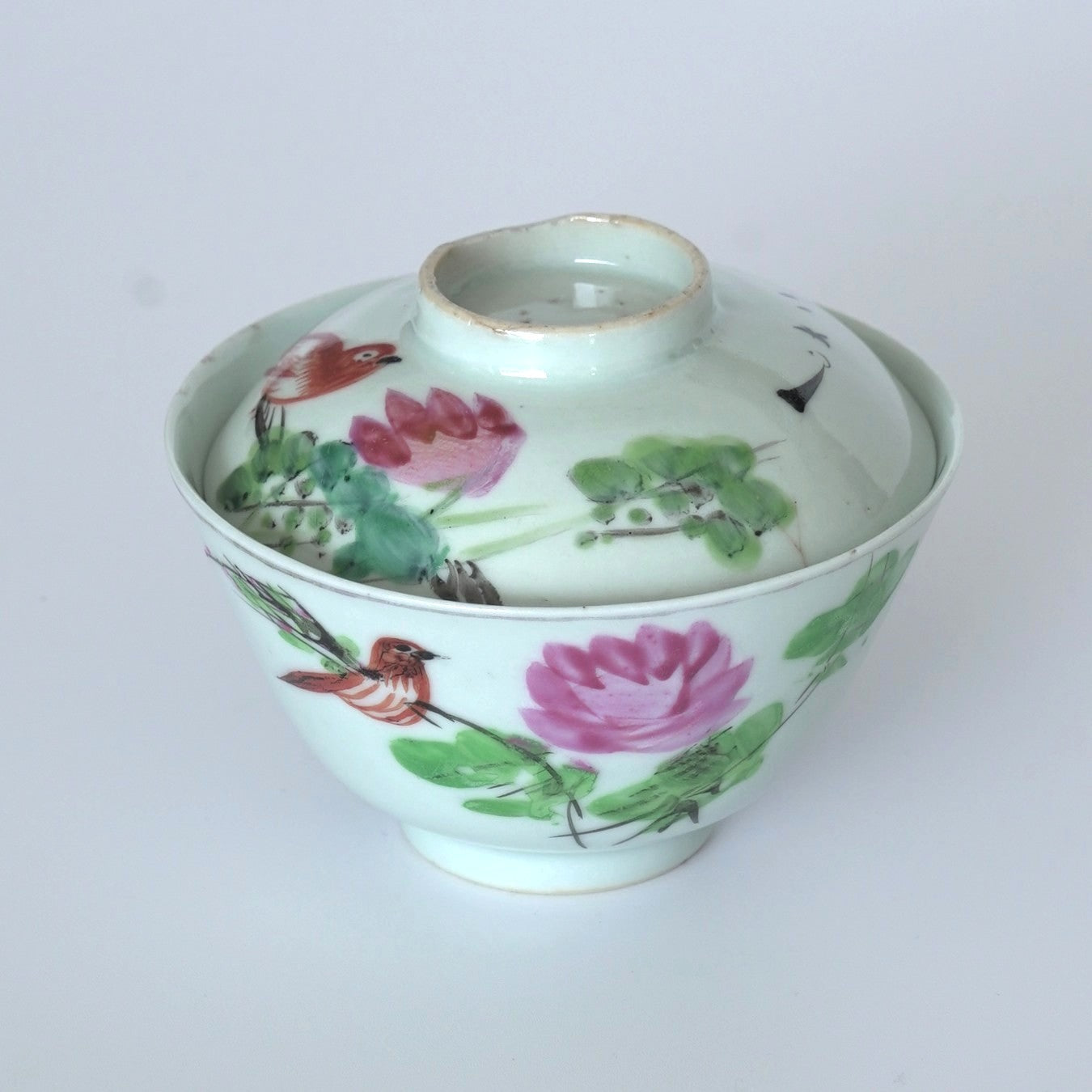 粉彩花鳥文蓋碗①