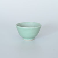 豆青釉茶杯①
